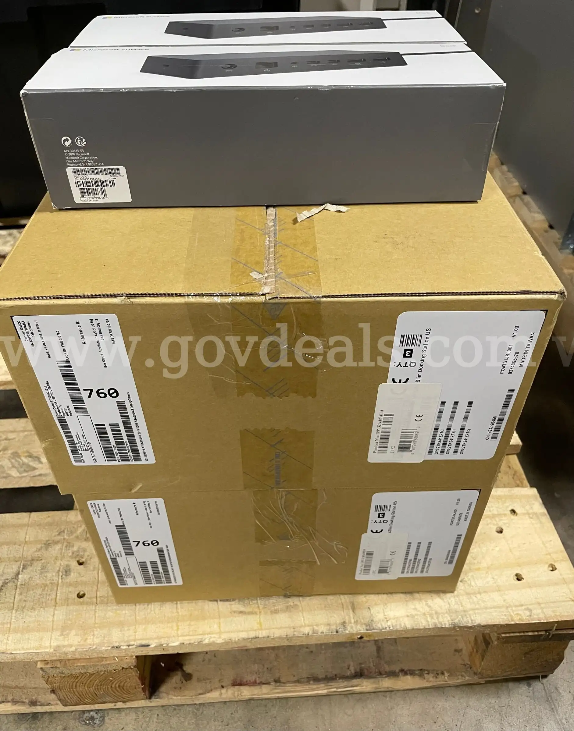 Lot of HP UltraSlim Docks and Microsoft Surface Docks