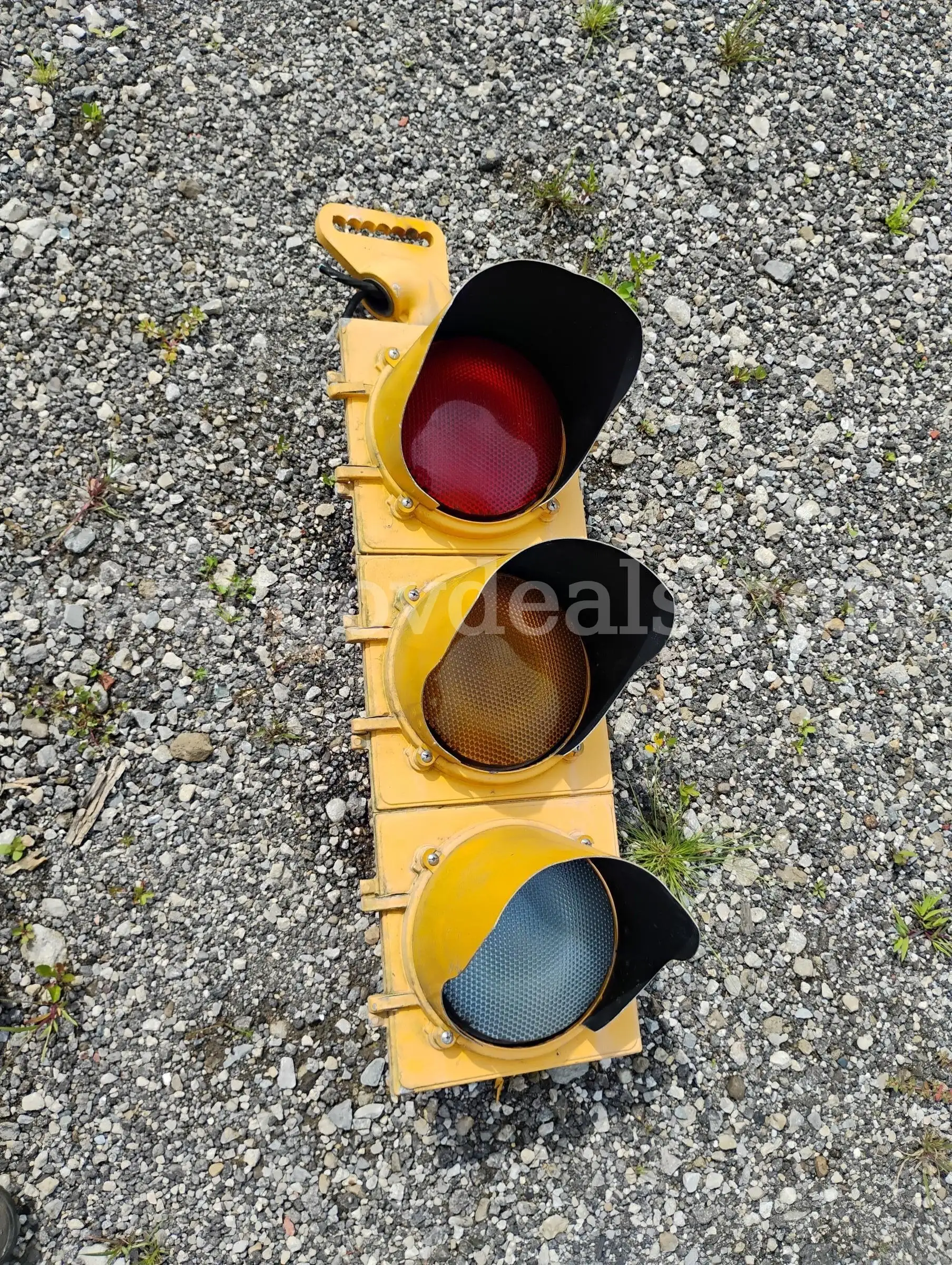 33 Aluminum Traffic signals with 3 lights