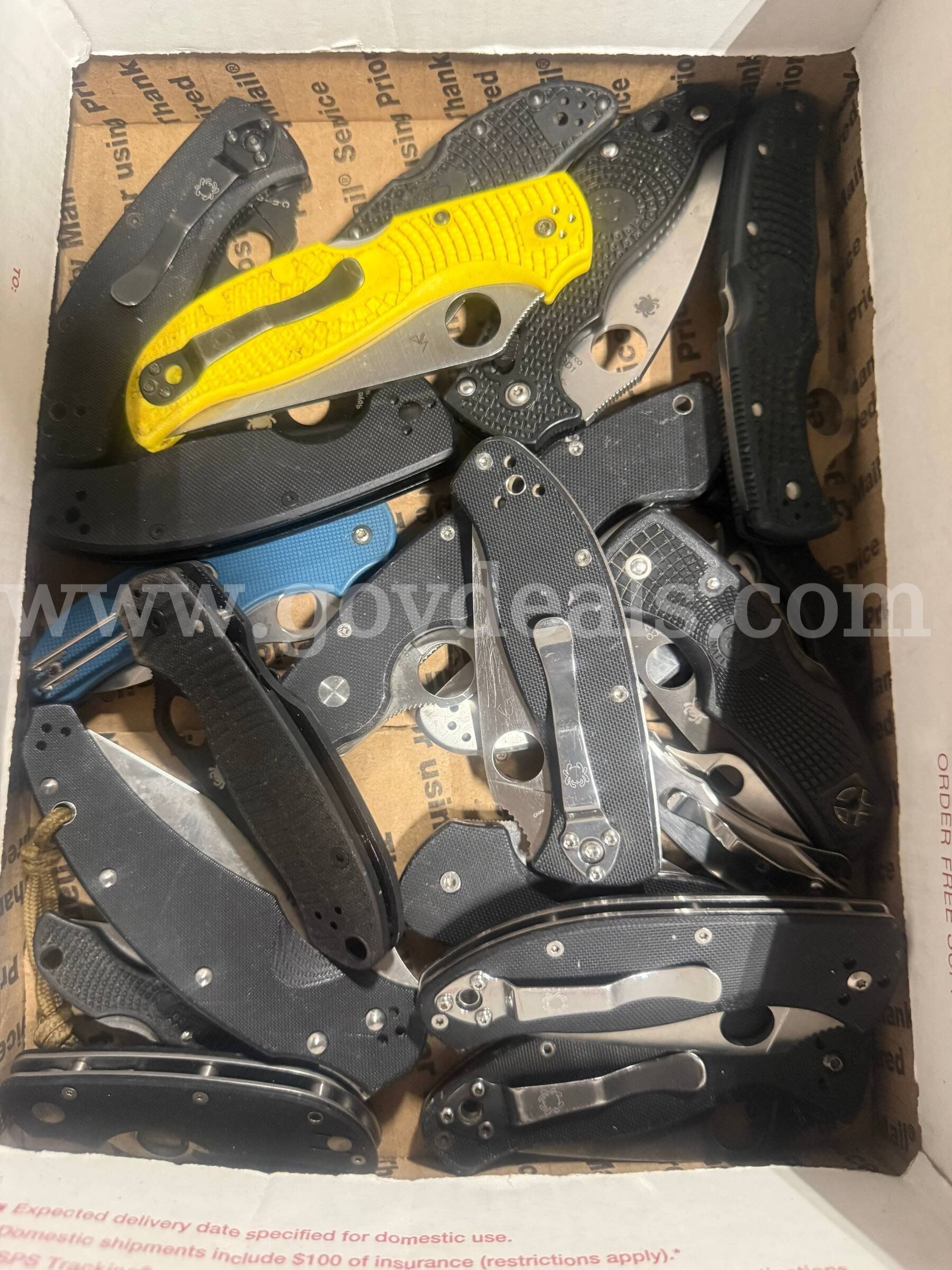 Lot of 20 Spyderco Knives