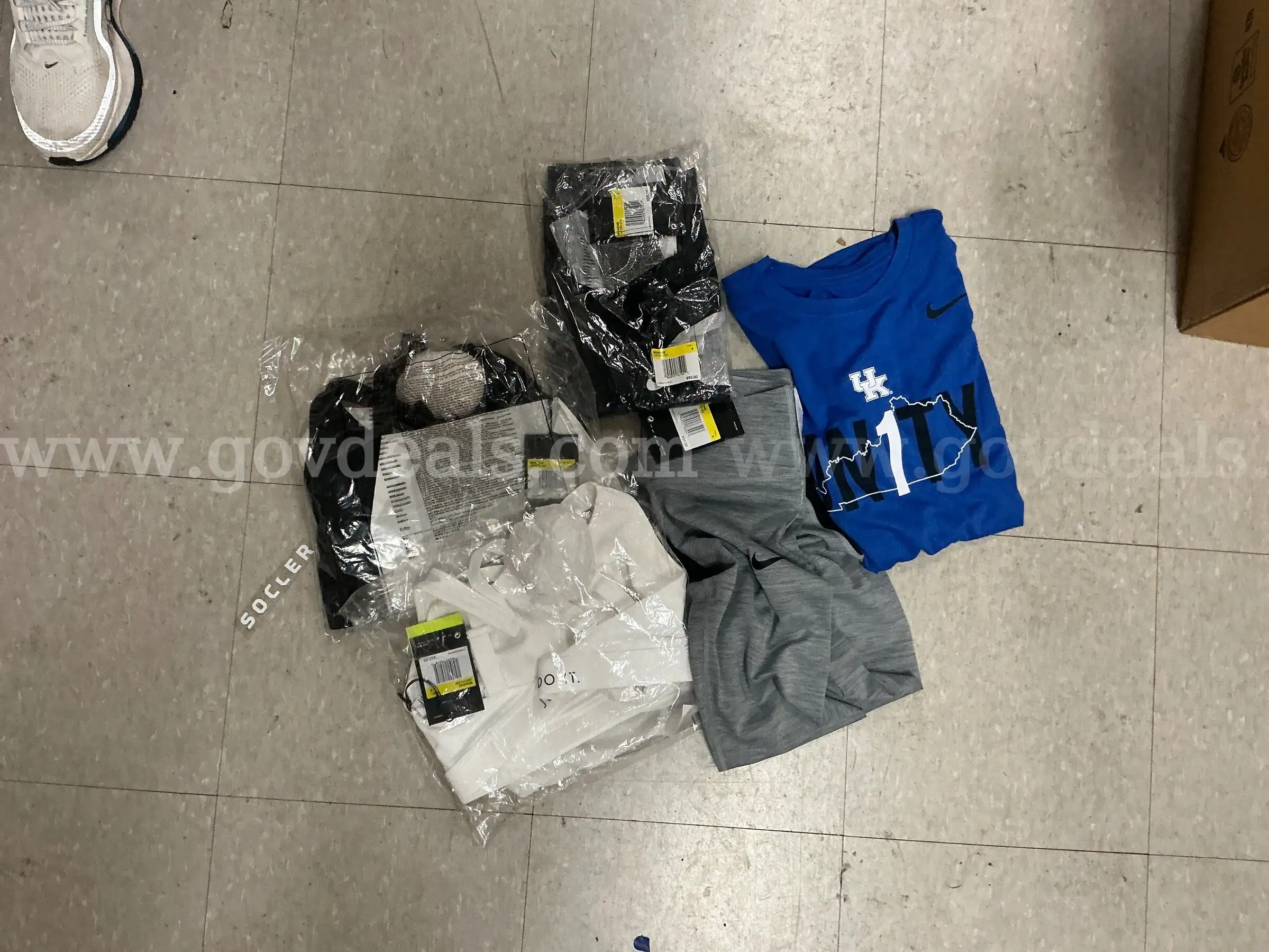 S - Leggings (2) Sports Bras (2) T-shirt (1)