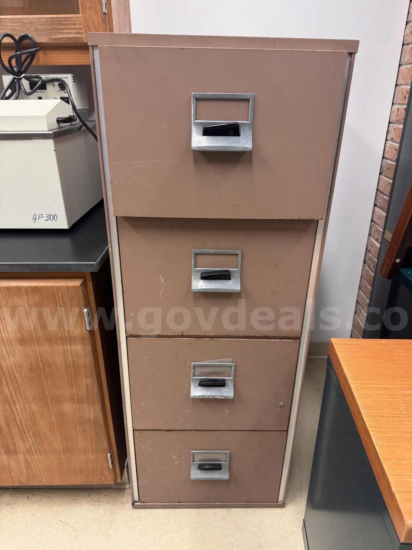 Insulated filing cabinet with 1hr class 350 fire rating