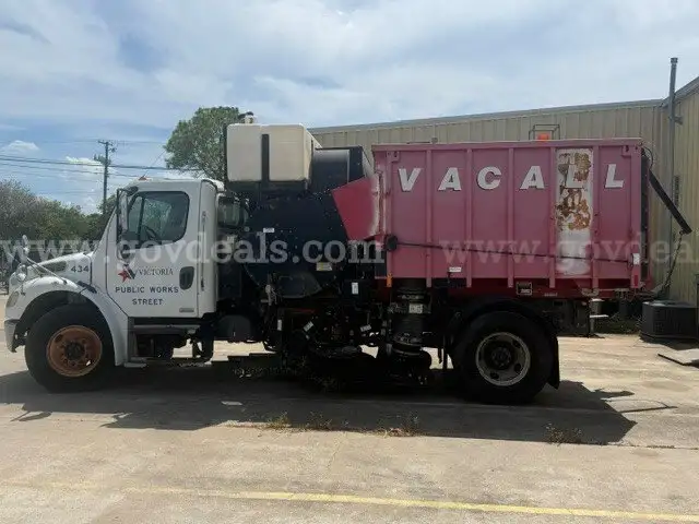 2009 Freightliner M2 106