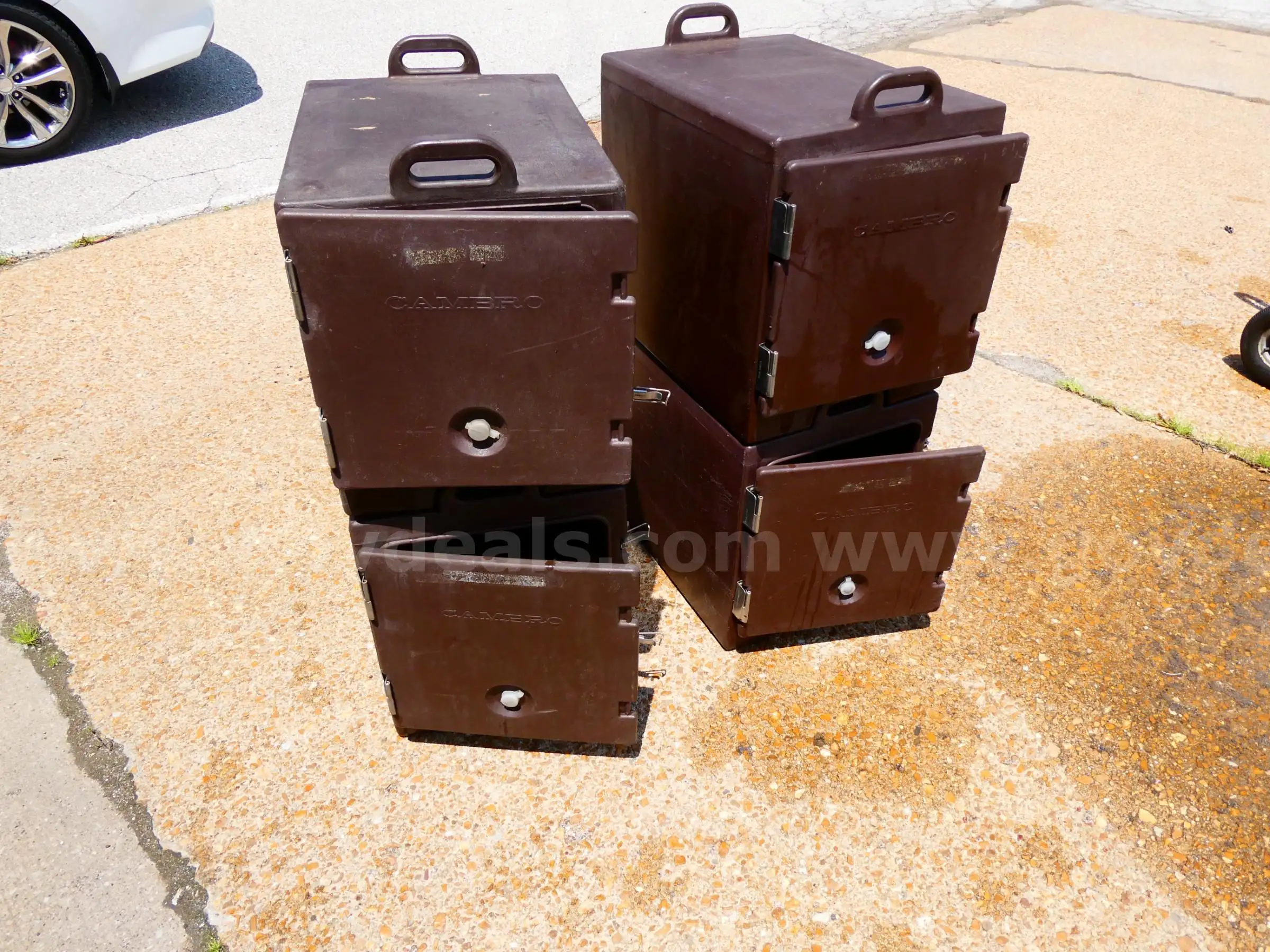 4 Cambro Thermal Containers
