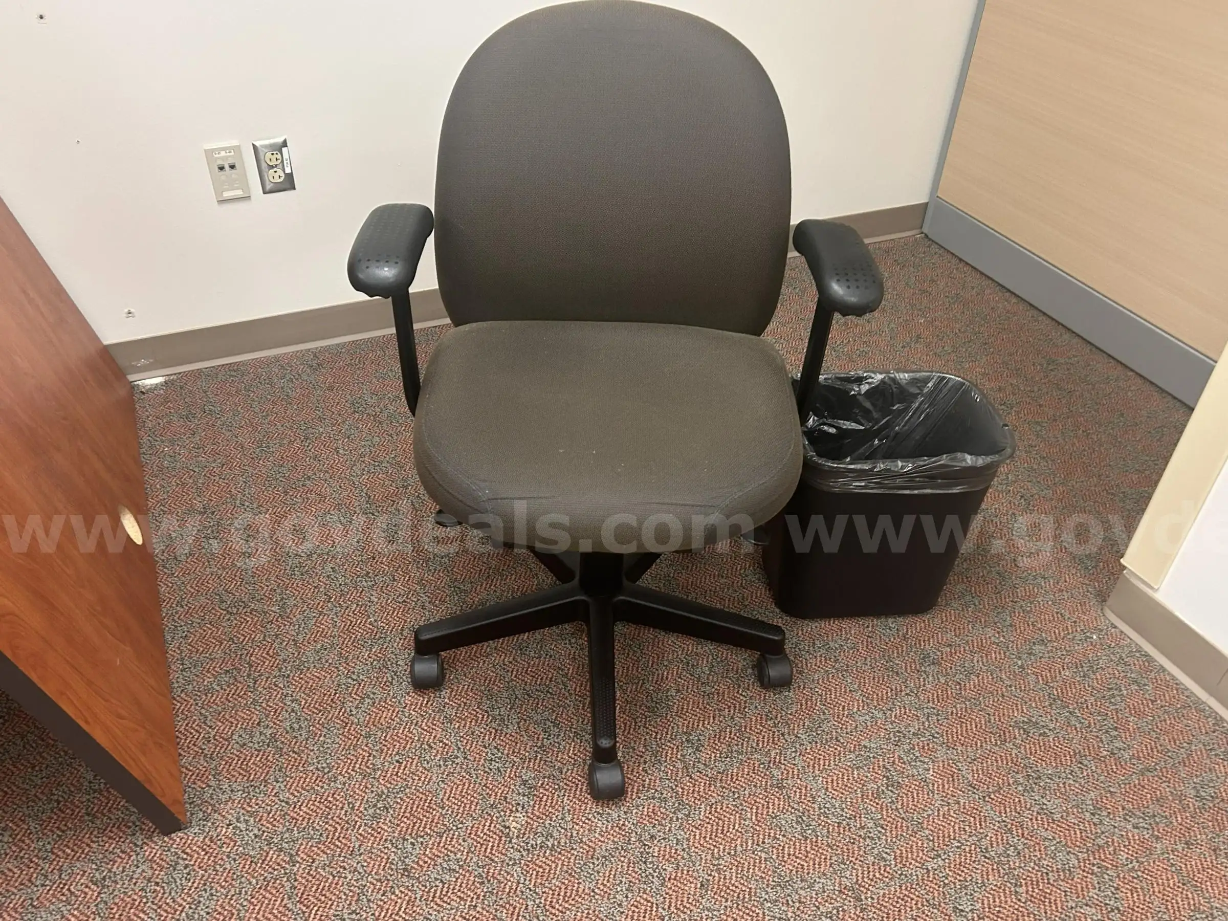 Used Brown Office Chair (WD-1031)