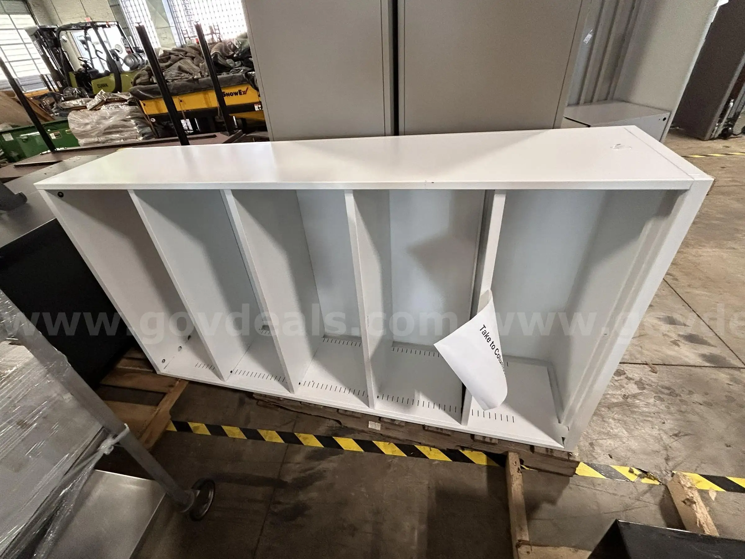 Use White Metal Bookshelf (S2)
