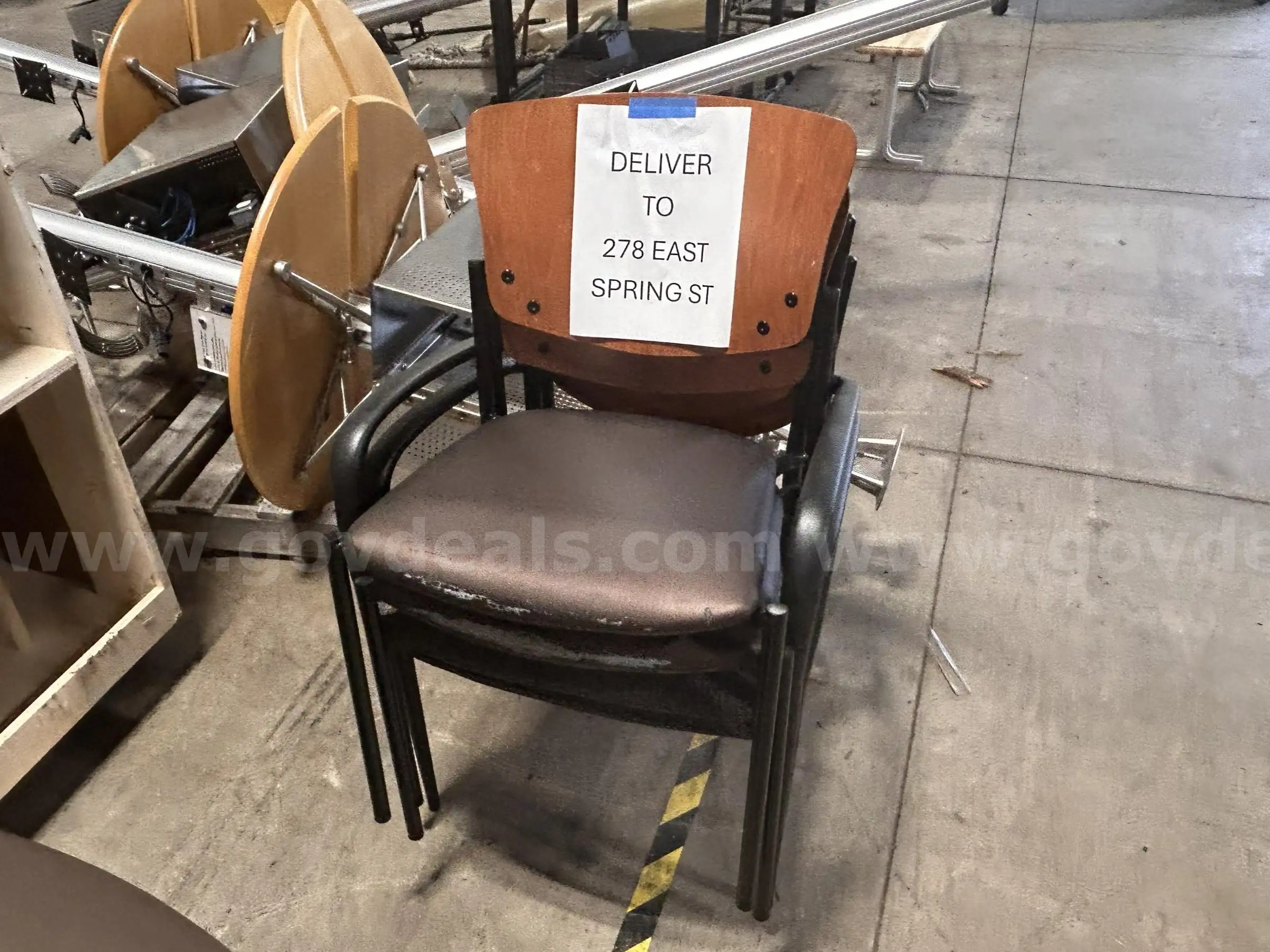 4 Wood Back Stackable Chairs (S2)
