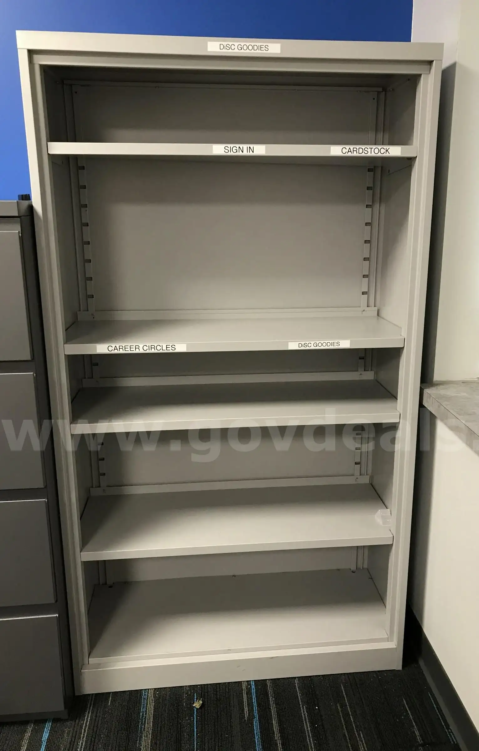 Used bookshelf. (EN)