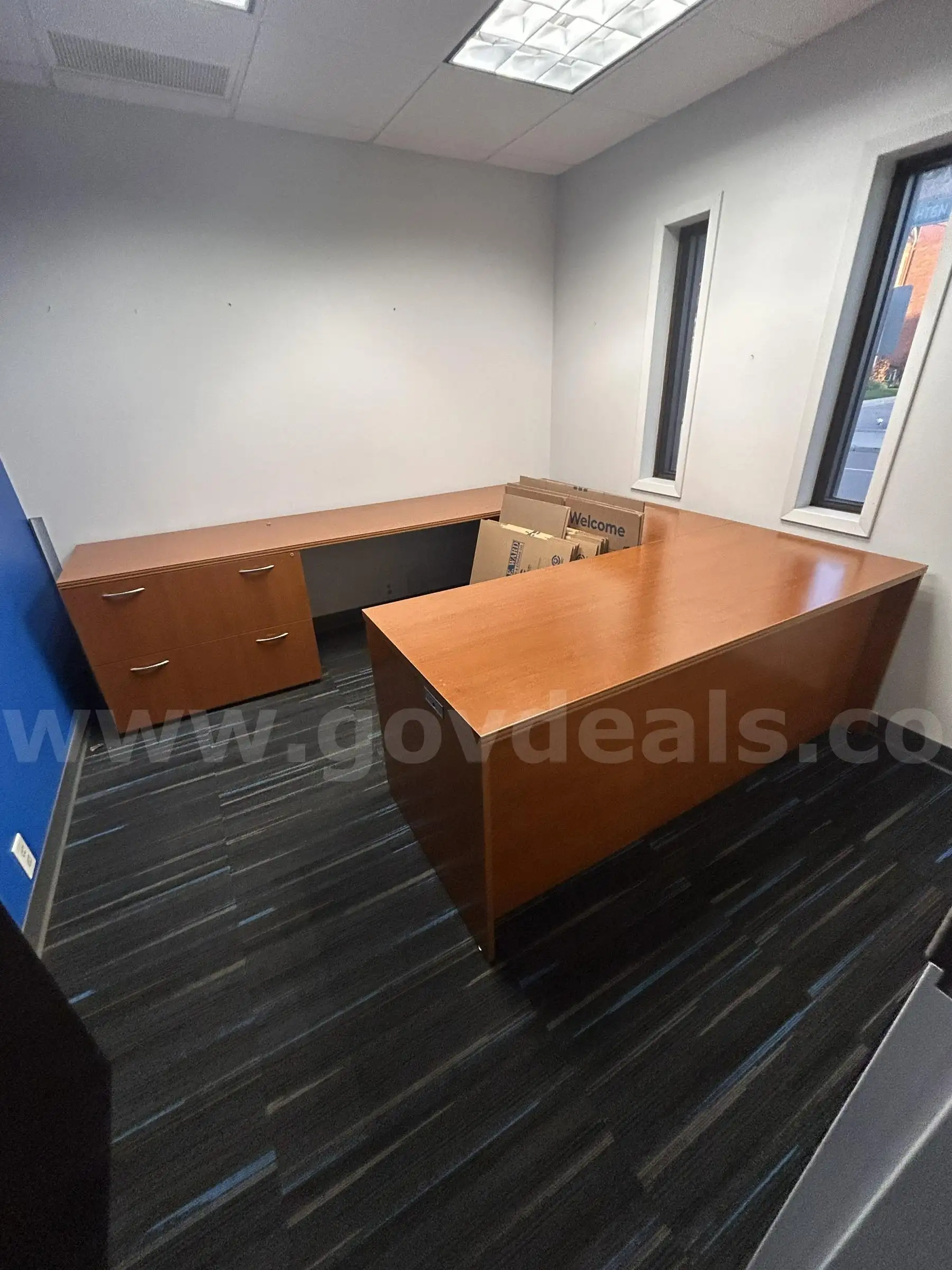 Used U-Shaped Wood Desk (EN)