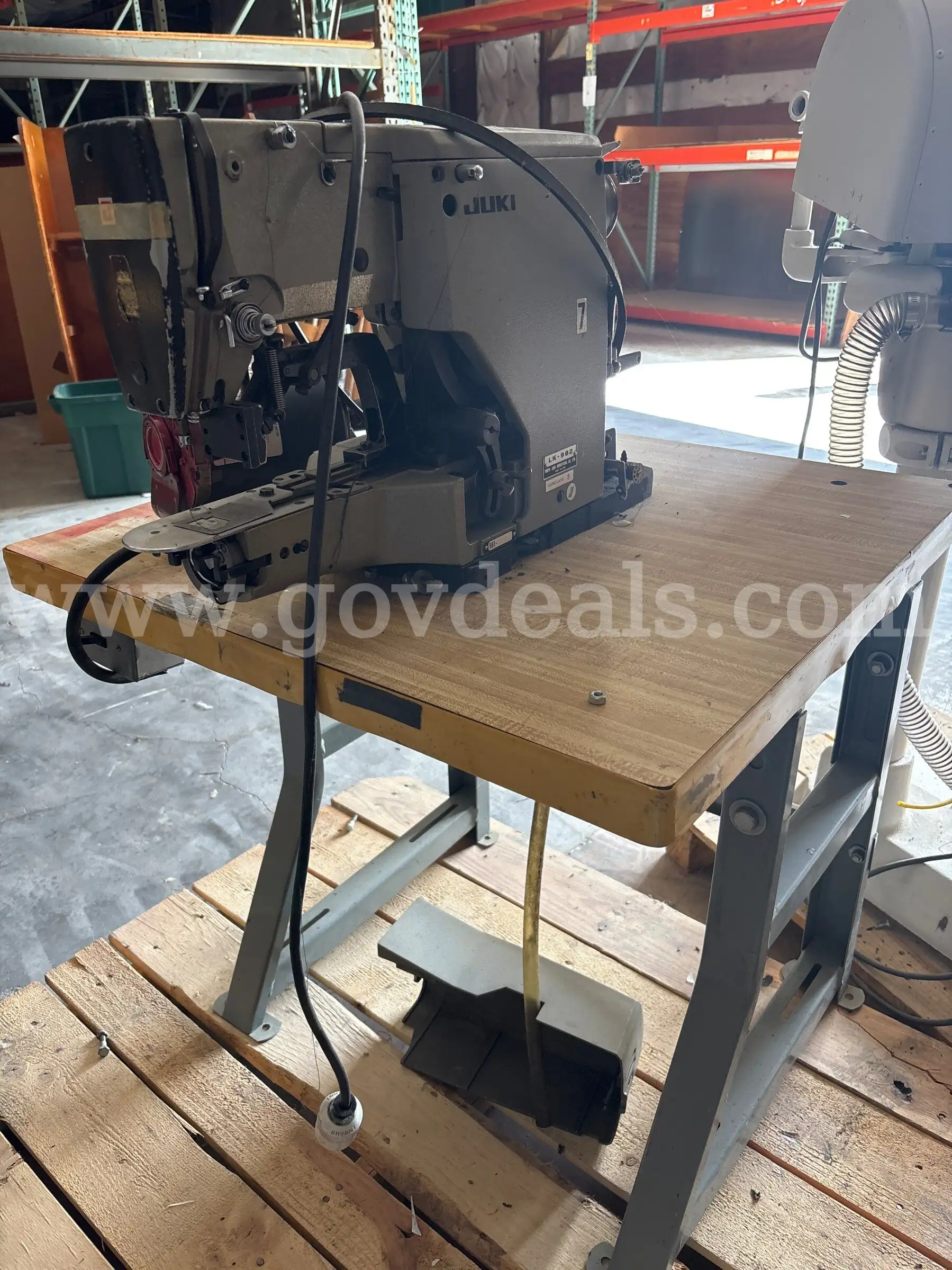 JUKI LK-982 Sewing Machine