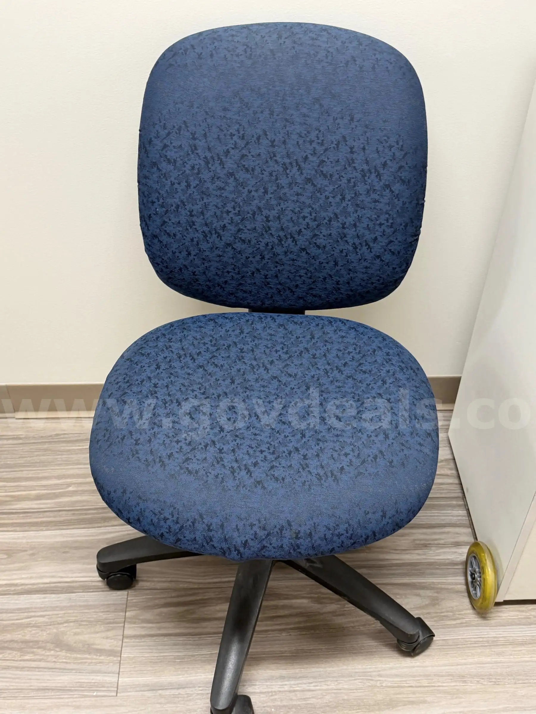 Blue Rolling Task Chair (NOTE - PICKUP AT CARMI IL CAMPUS)