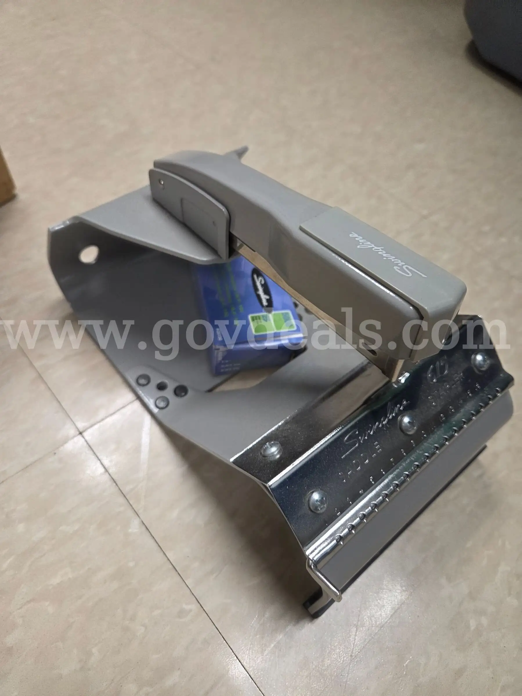 Swingline Saddle Stapler