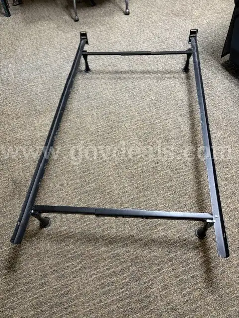 Lot of 10 bed frames