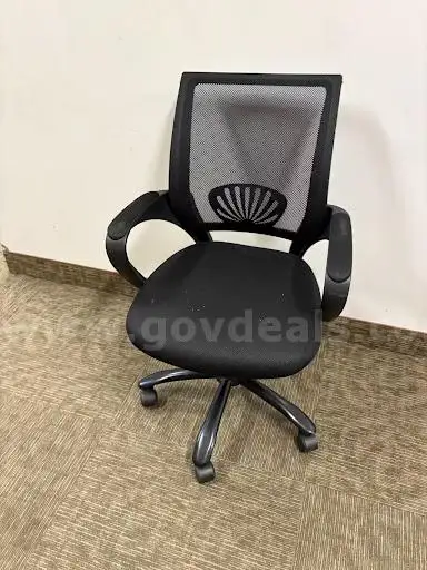 Black Chair with Wheels (1pc)