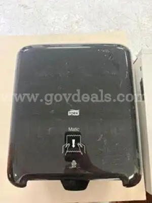 Tork Matic Manual Roll Towel Dispenser - Plastic Black - 5 with keys