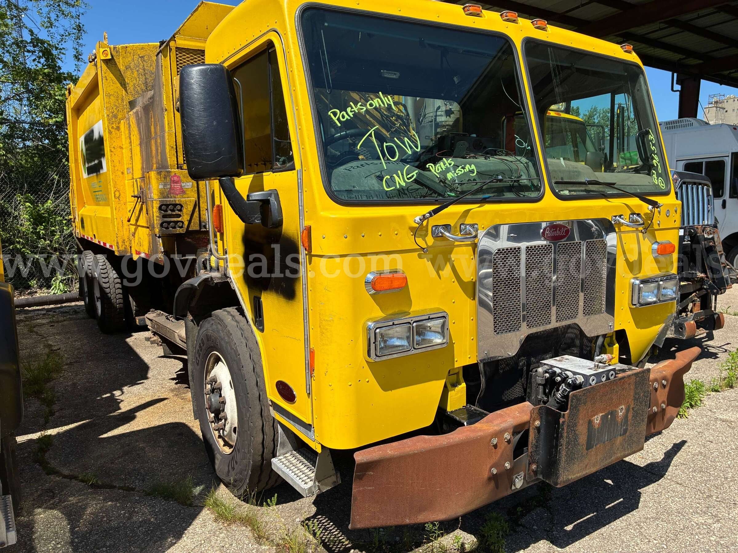 2016 Peterbilt 320