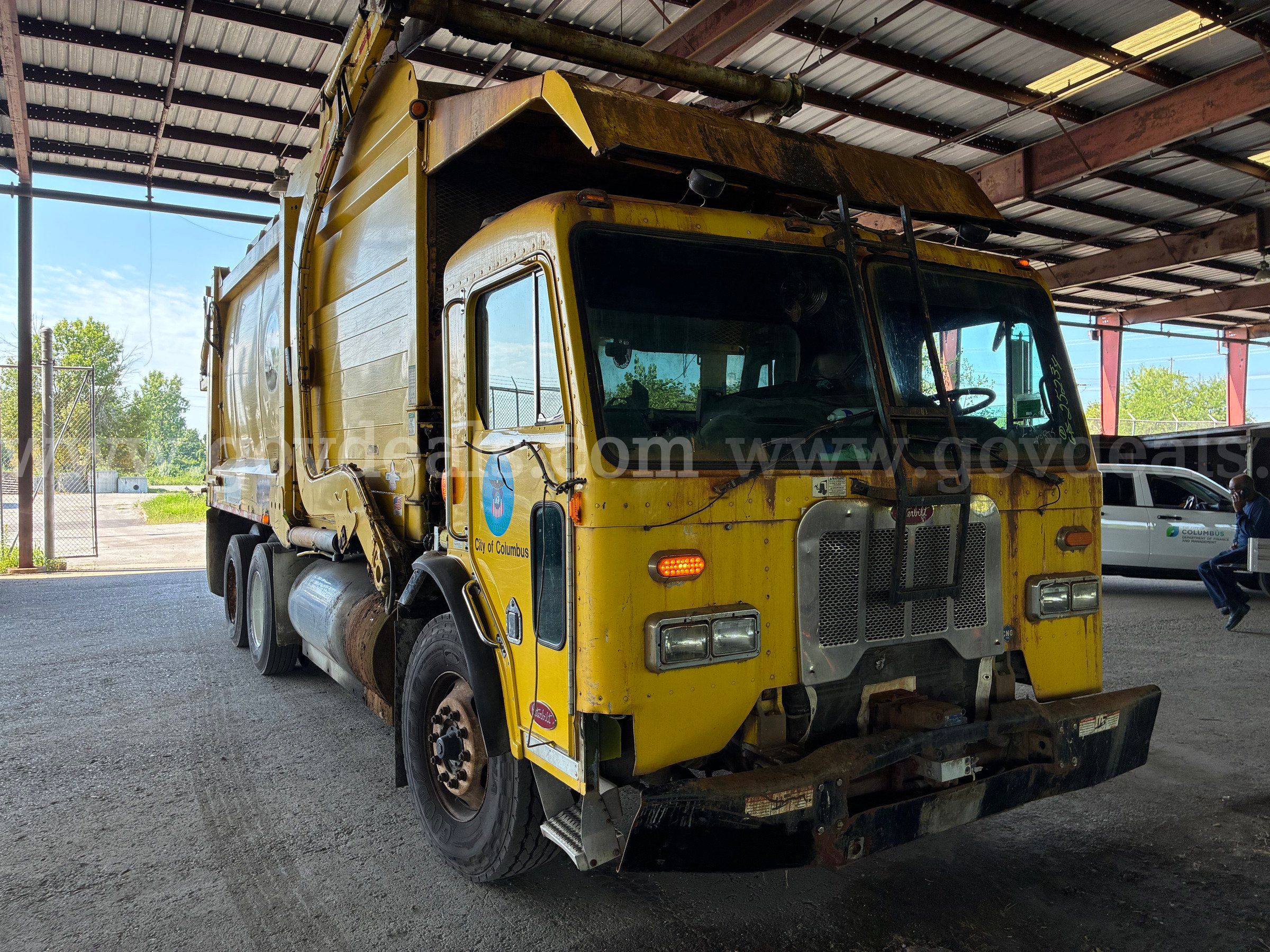2013 Peterbilt 320