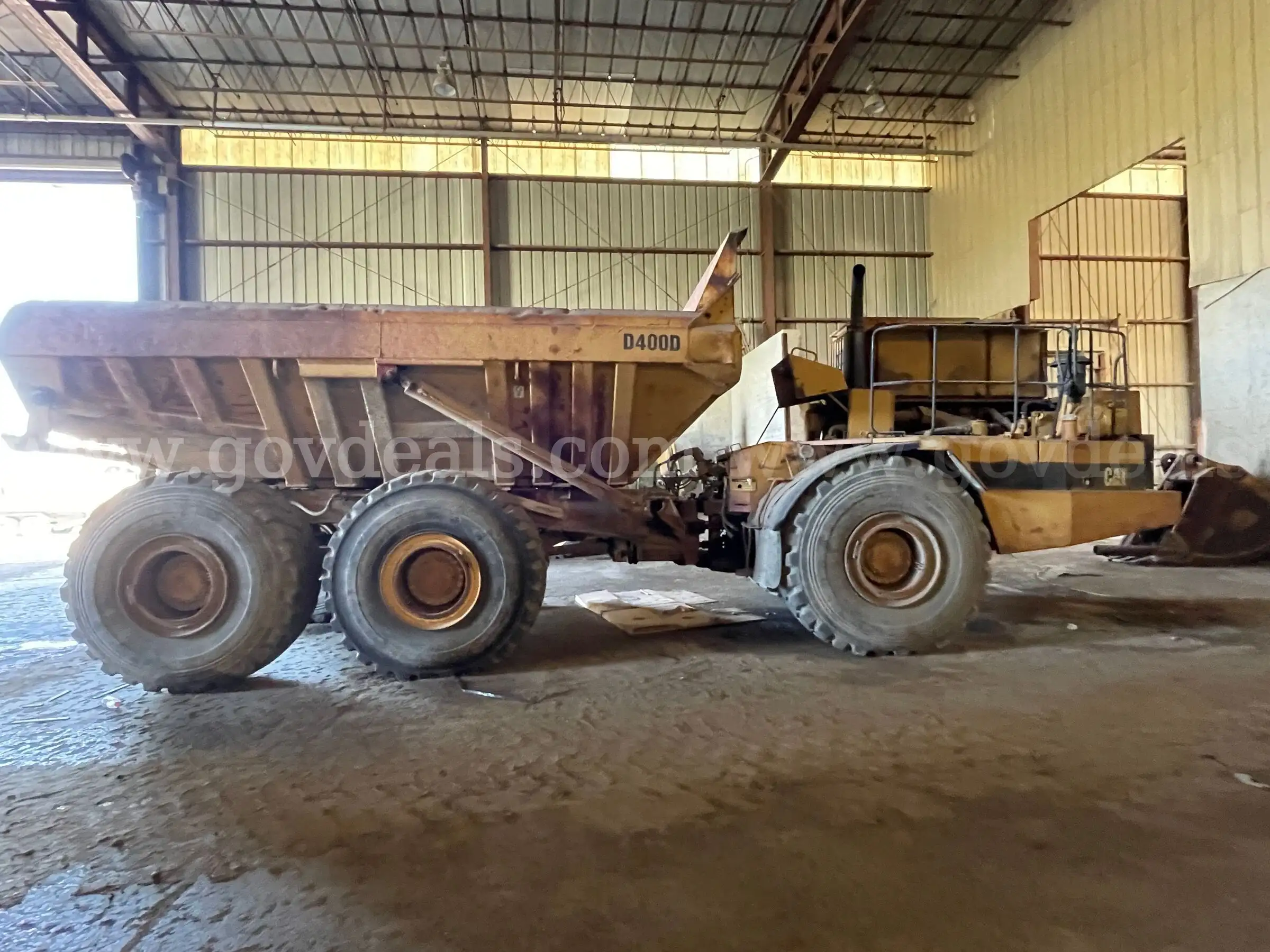 Caterpillar D400D Articulated Dump Truc