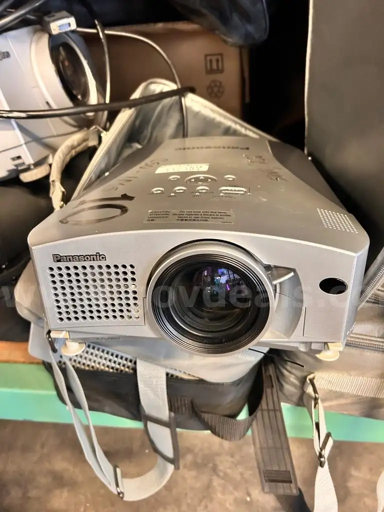 Panasonic PT-L720U XGA 3LCD Multimedia Projector