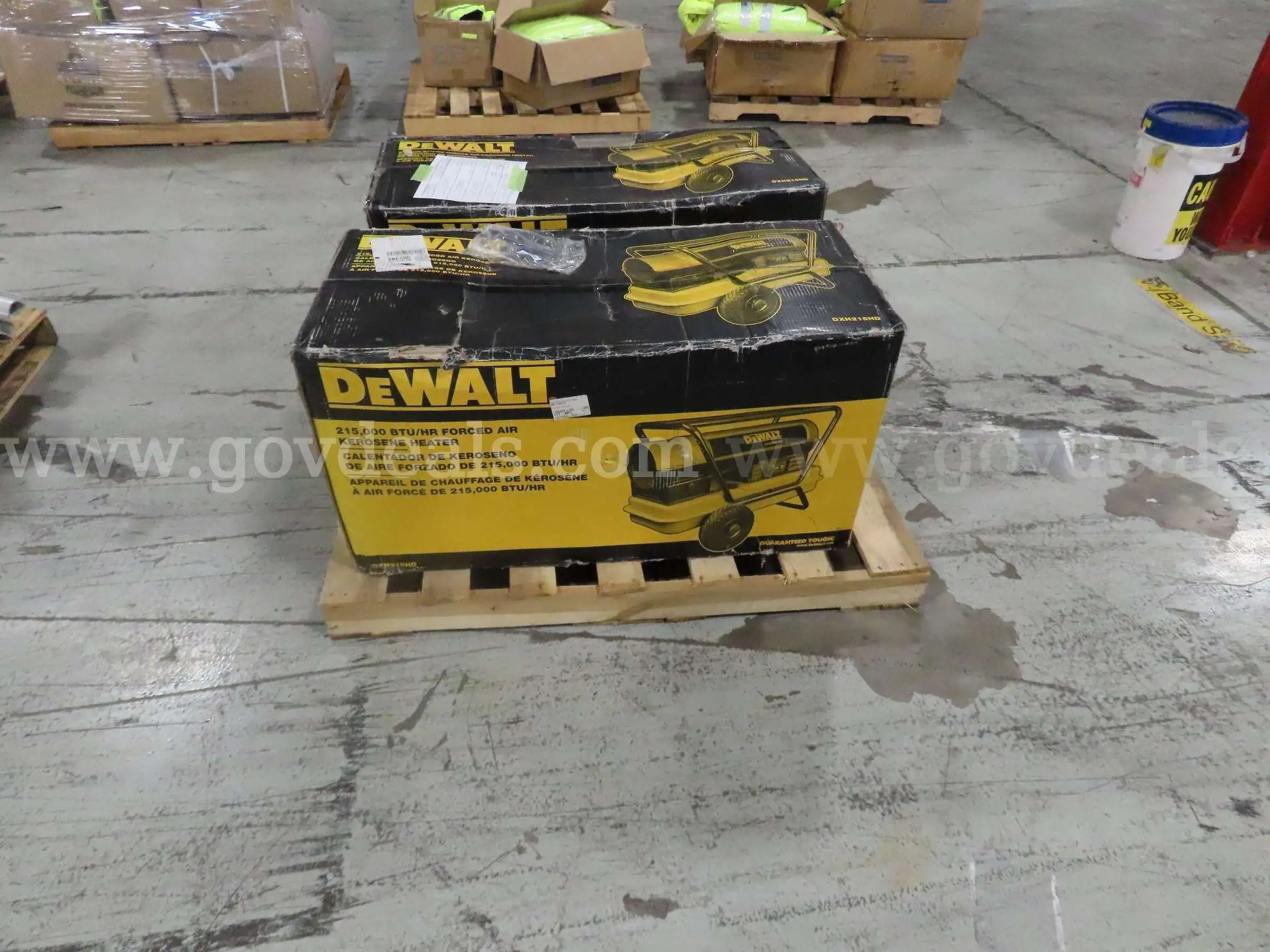 DeWalt 215 00 BTU HR Forced Air Kerosene Heater
