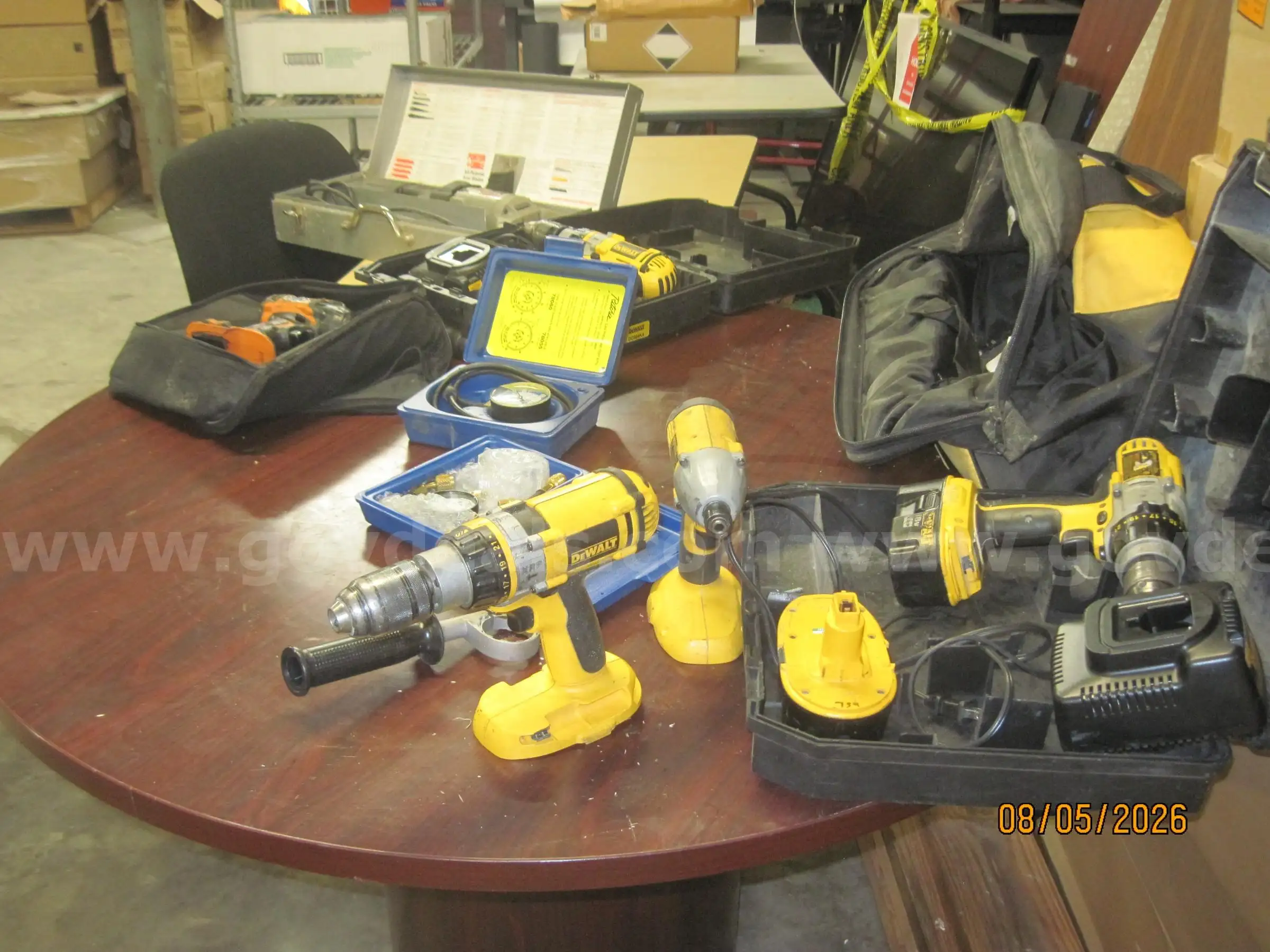 1 LOT OF TOOLS