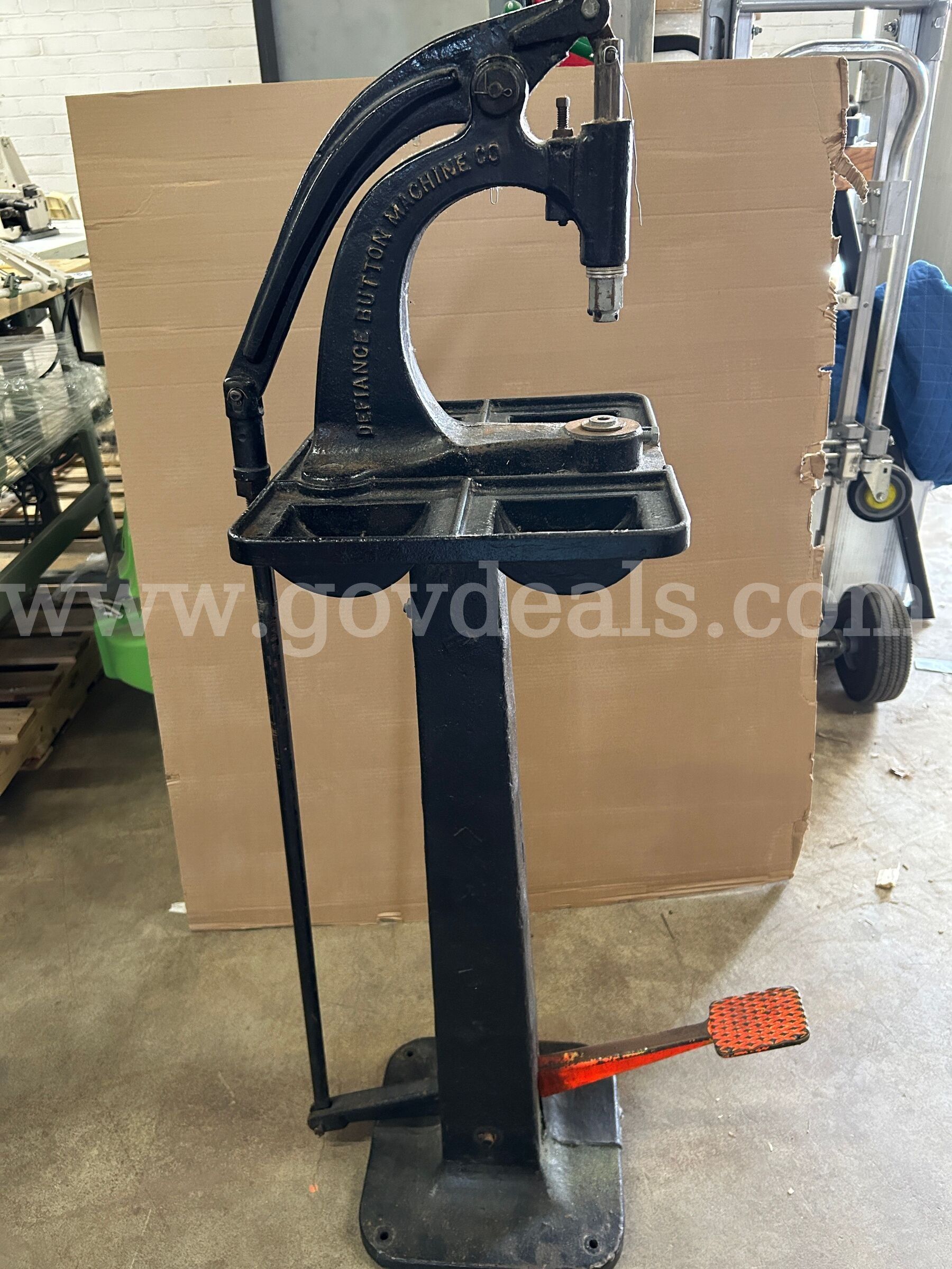 Button Press (ct.2) (ID#12605) (26-2897-3) 310