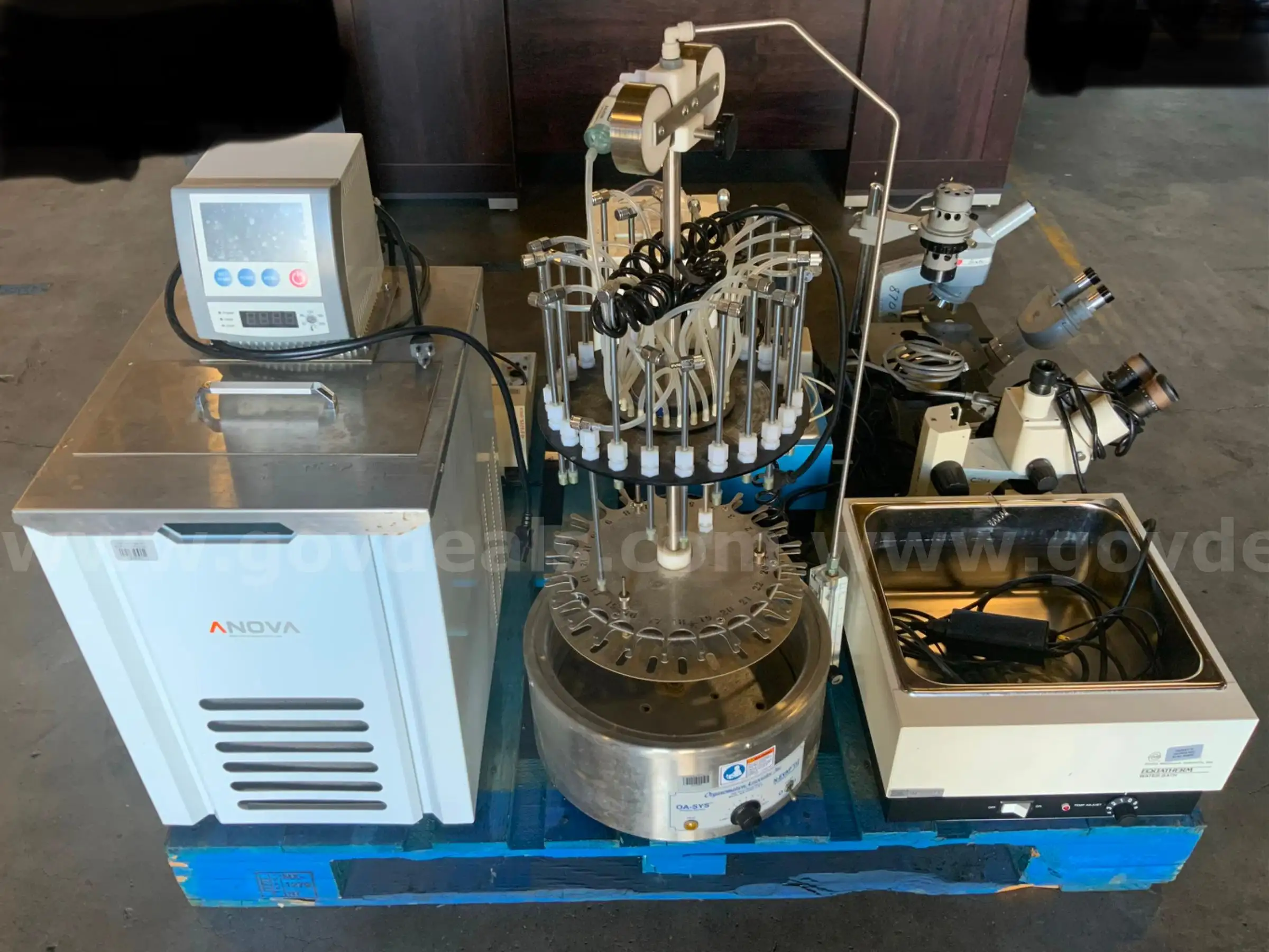 LOT OF 1 PALLET OF VARIOUS PIECES OF SCIENTIFIC EQUIPMENT AND 1 BADGE PASS ID CARD PRINTER PHOTOGRAP