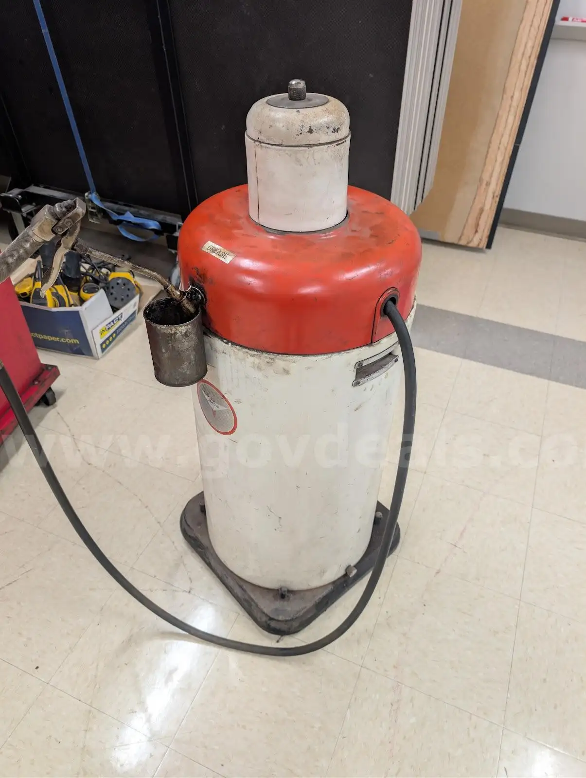 Vintage Lincoln Pneumatic Grease Pump - functions