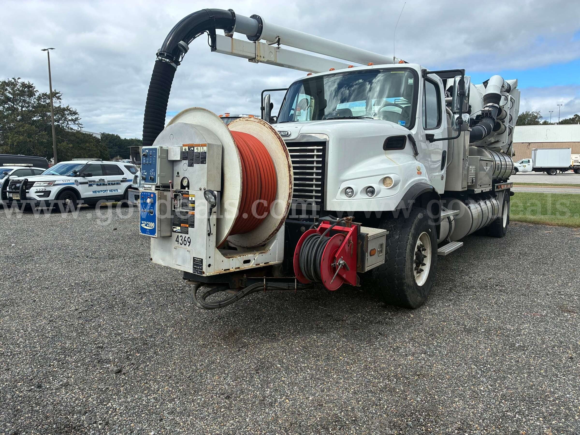 2013 Freightliner M2 106