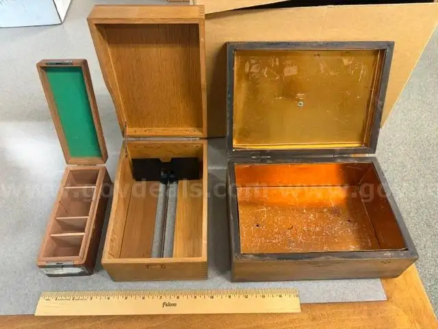 Lot of wooden library boxes