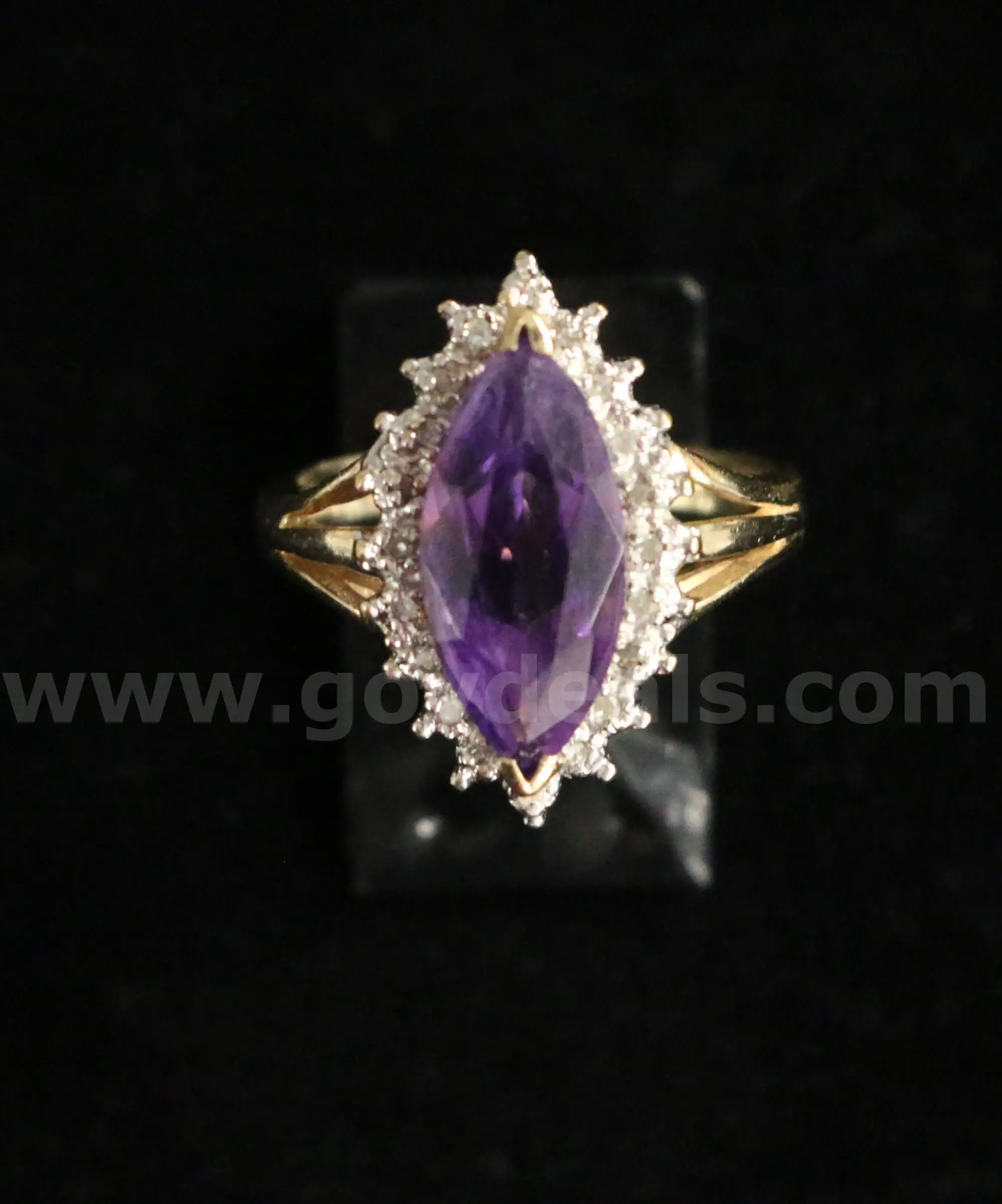 10K Yellow Gold Amethyst & Diamond Ring 4.1 Grams