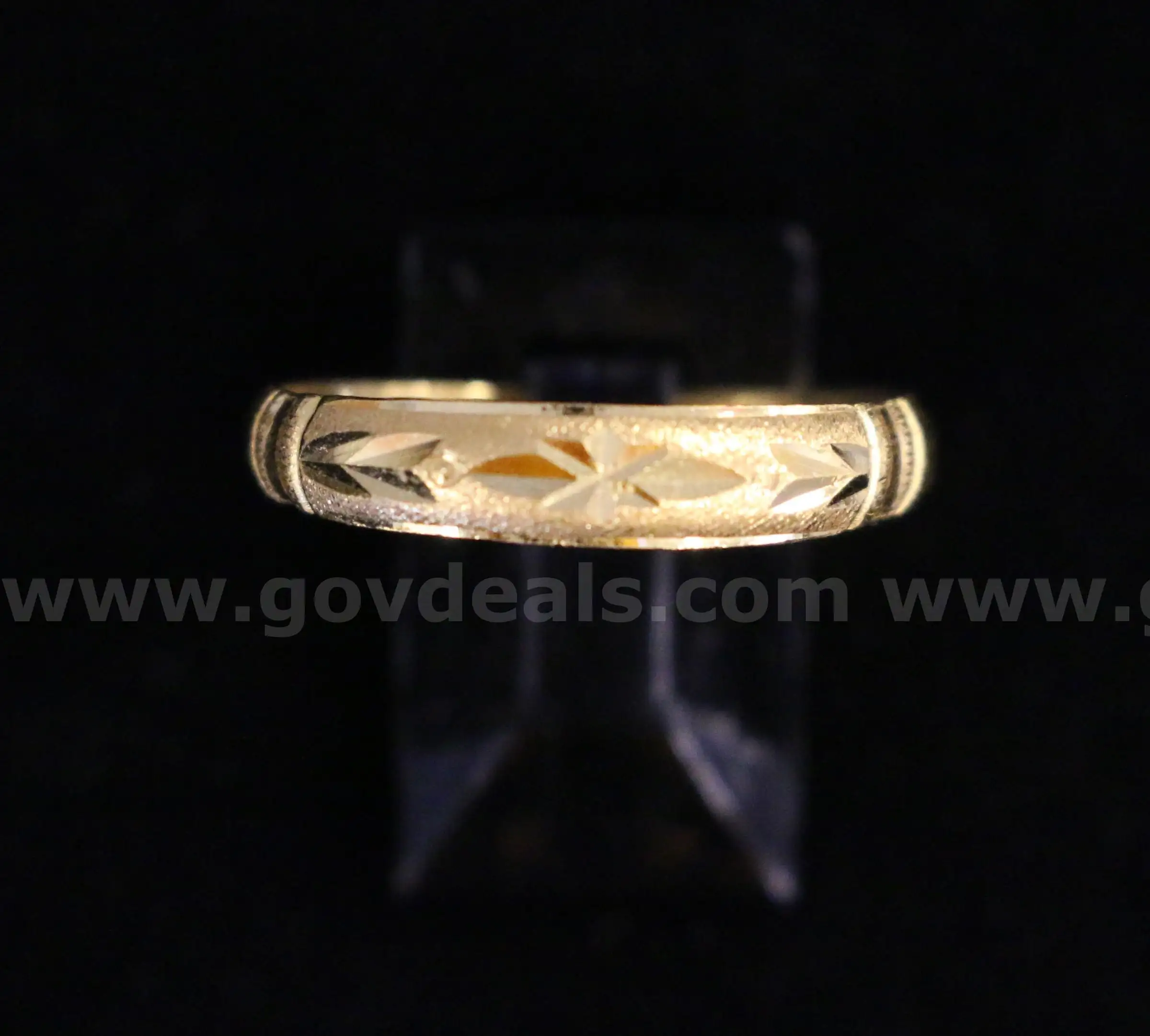 24K Yellow Gold Etched Design Wedding Band 4.1 Grams