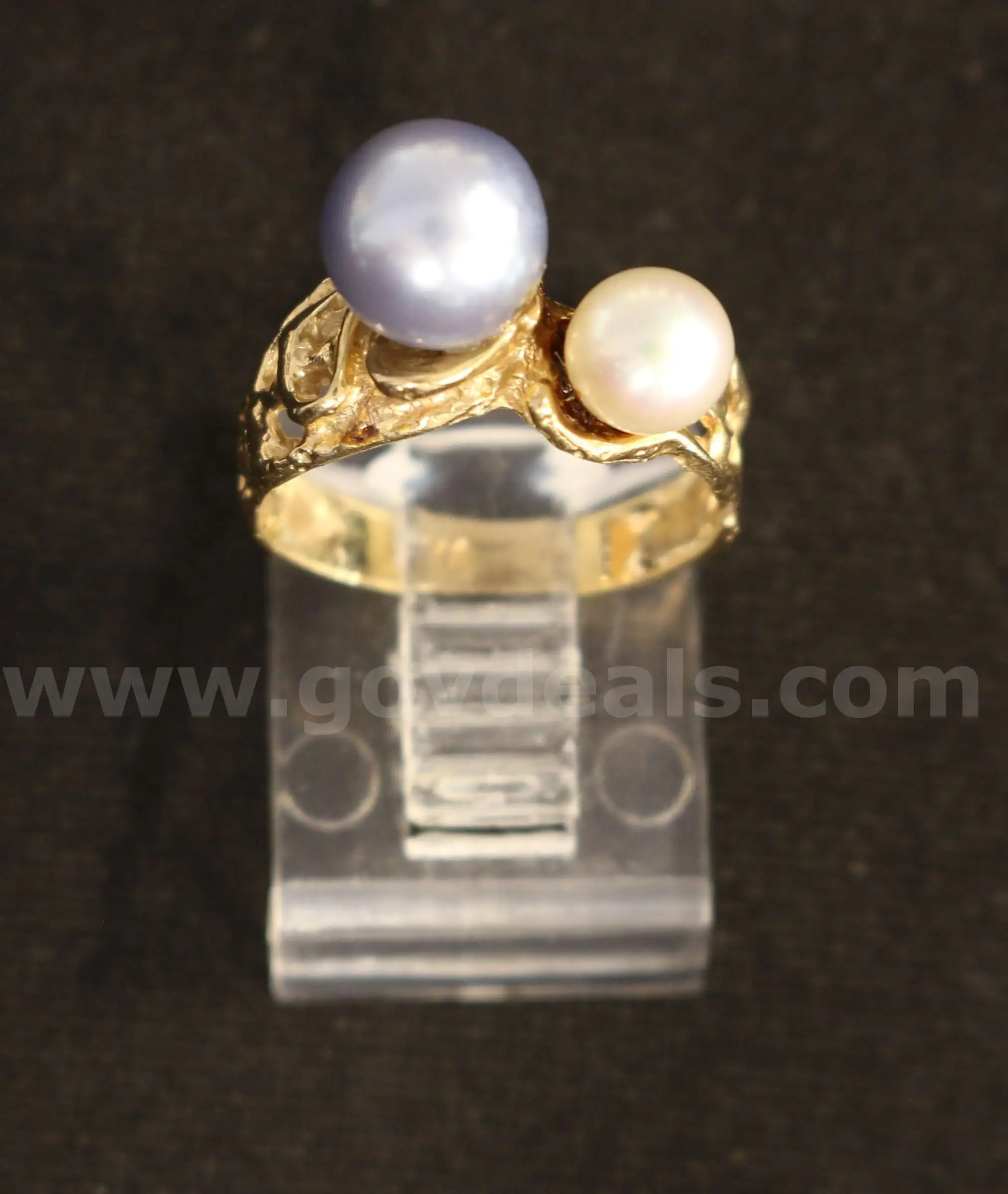 14K Yellow Gold Filigree Design Ring With Freshwater Pearls 3.6 Grams