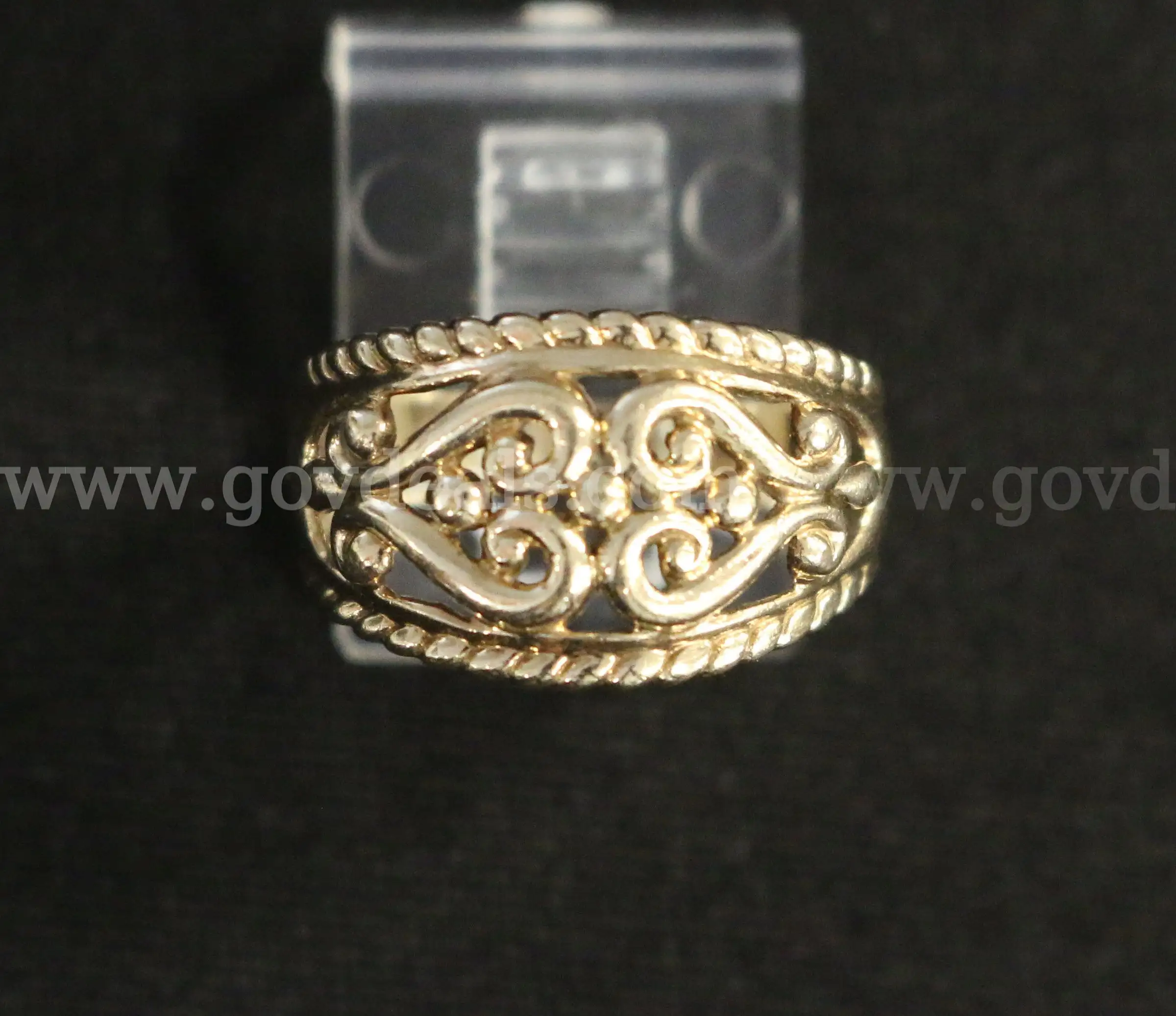 10k Yellow Gold Scroll Hearts Design Ring 3.3 Grams