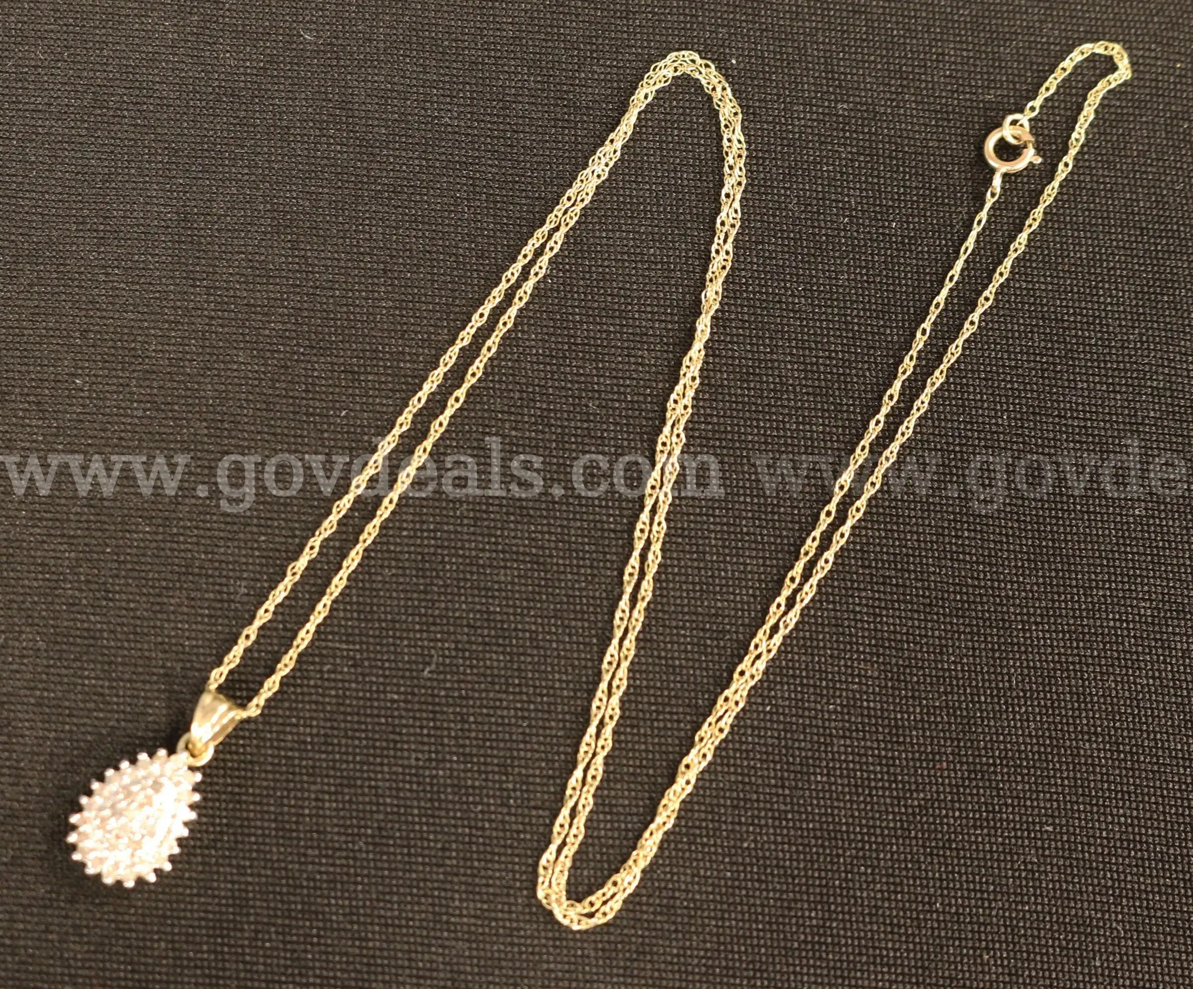 10K Yellow Gold Necklace With Diamond Cluster Pendant 1.7 Grams