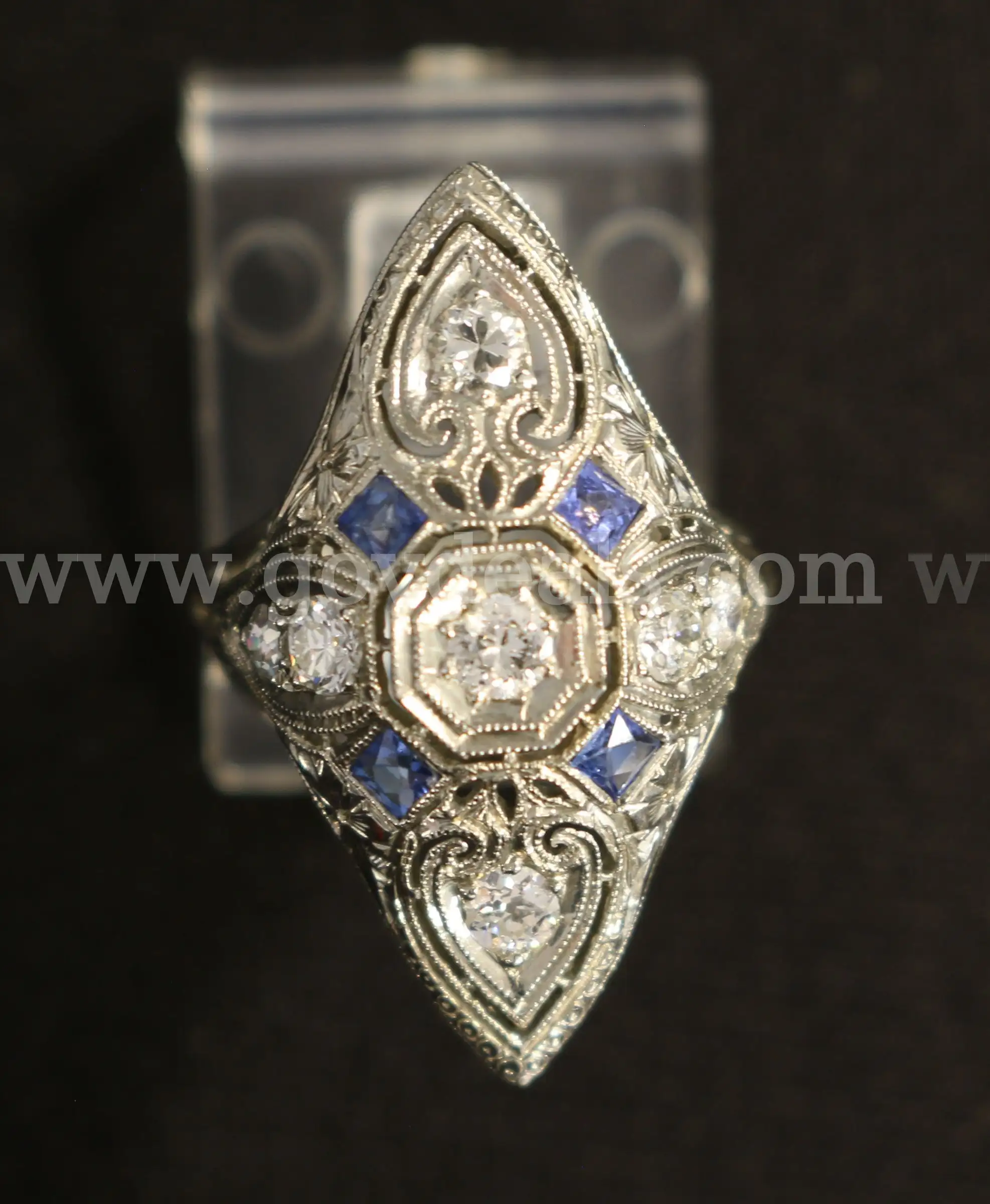 Vintage 18K White Gold Sapphire & Diamond Ring 3.9 Grams
