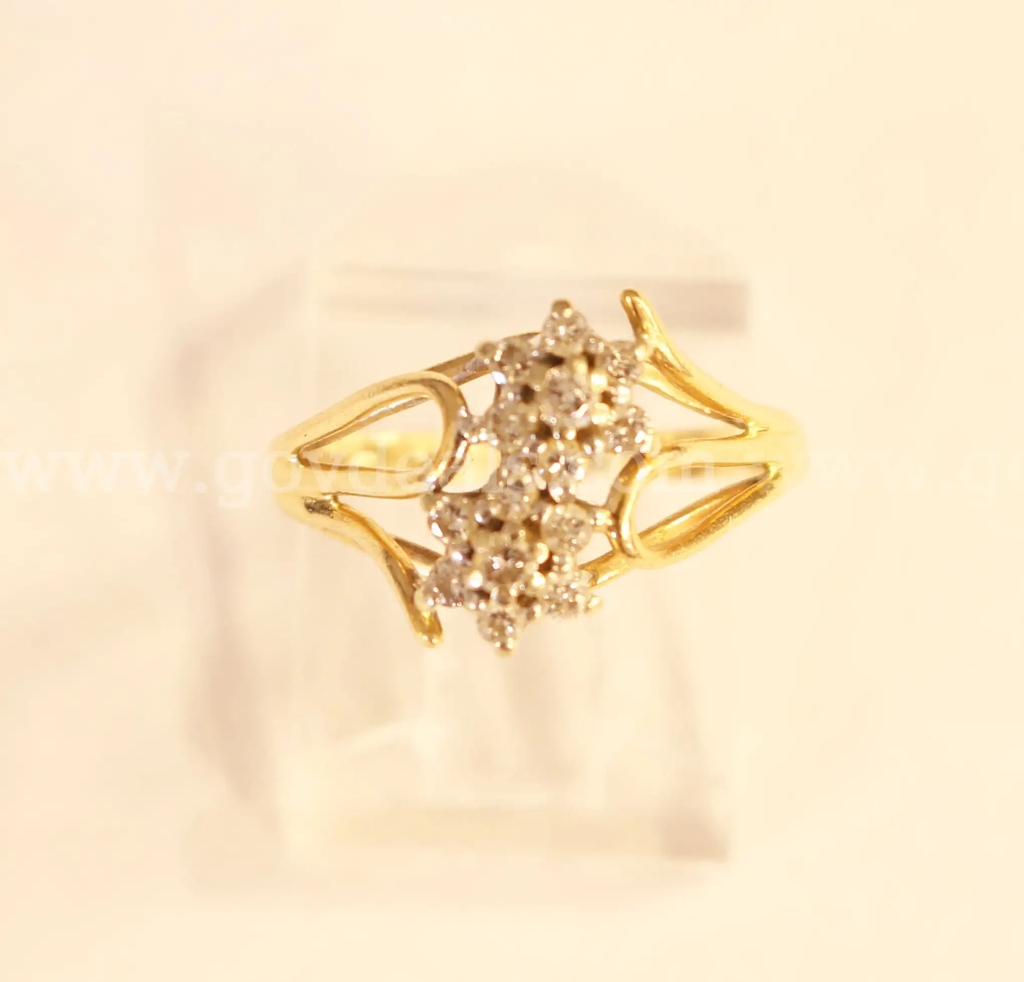 14K Yellow Gold Diamond Cluster Ring 2.8 Grams