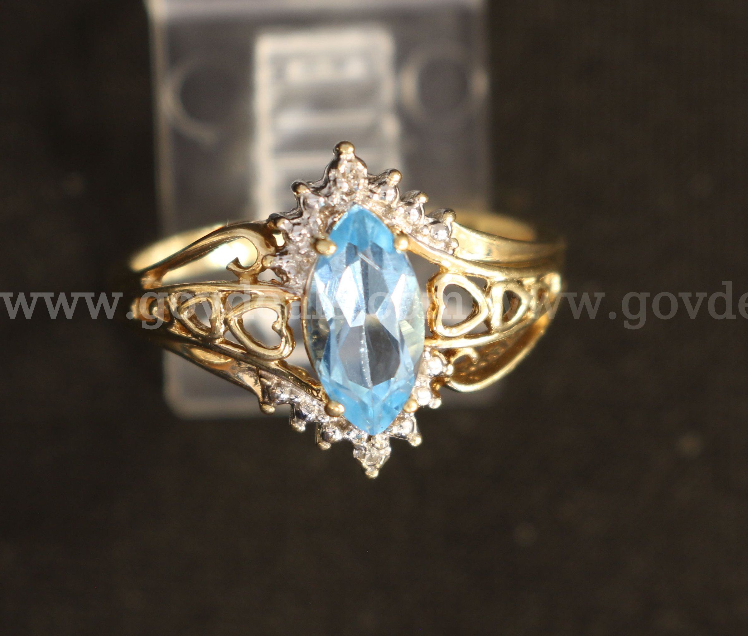 10K Yellow Gold Ring With Blue Topaz & Diamonds 2.9 Grams