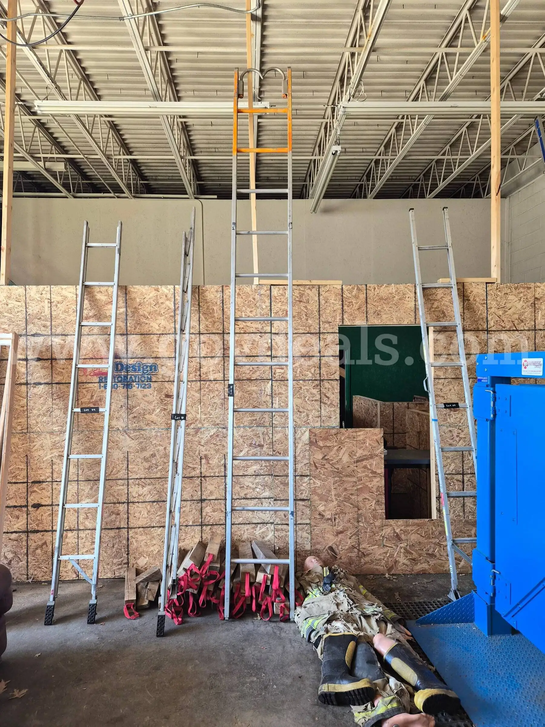 ROOF LADDER