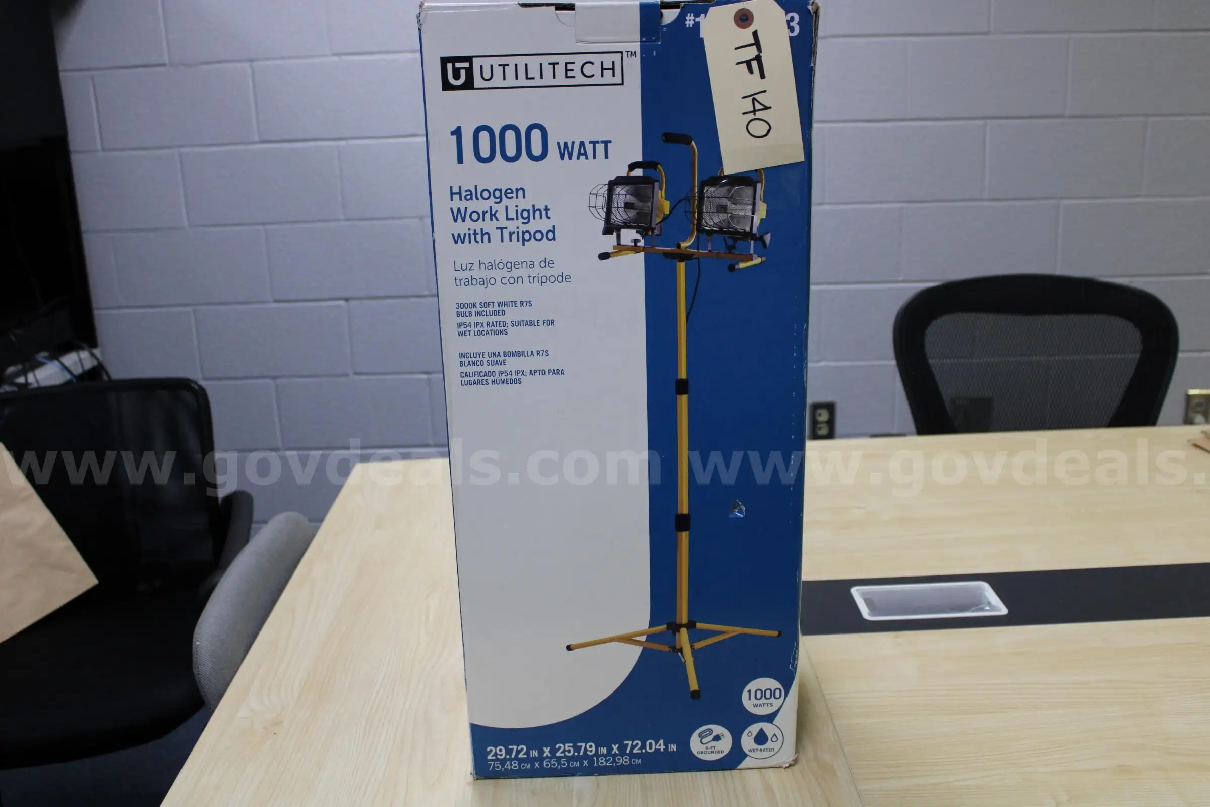 Utilitech 1000 watt Halegen Work Light with Tripod