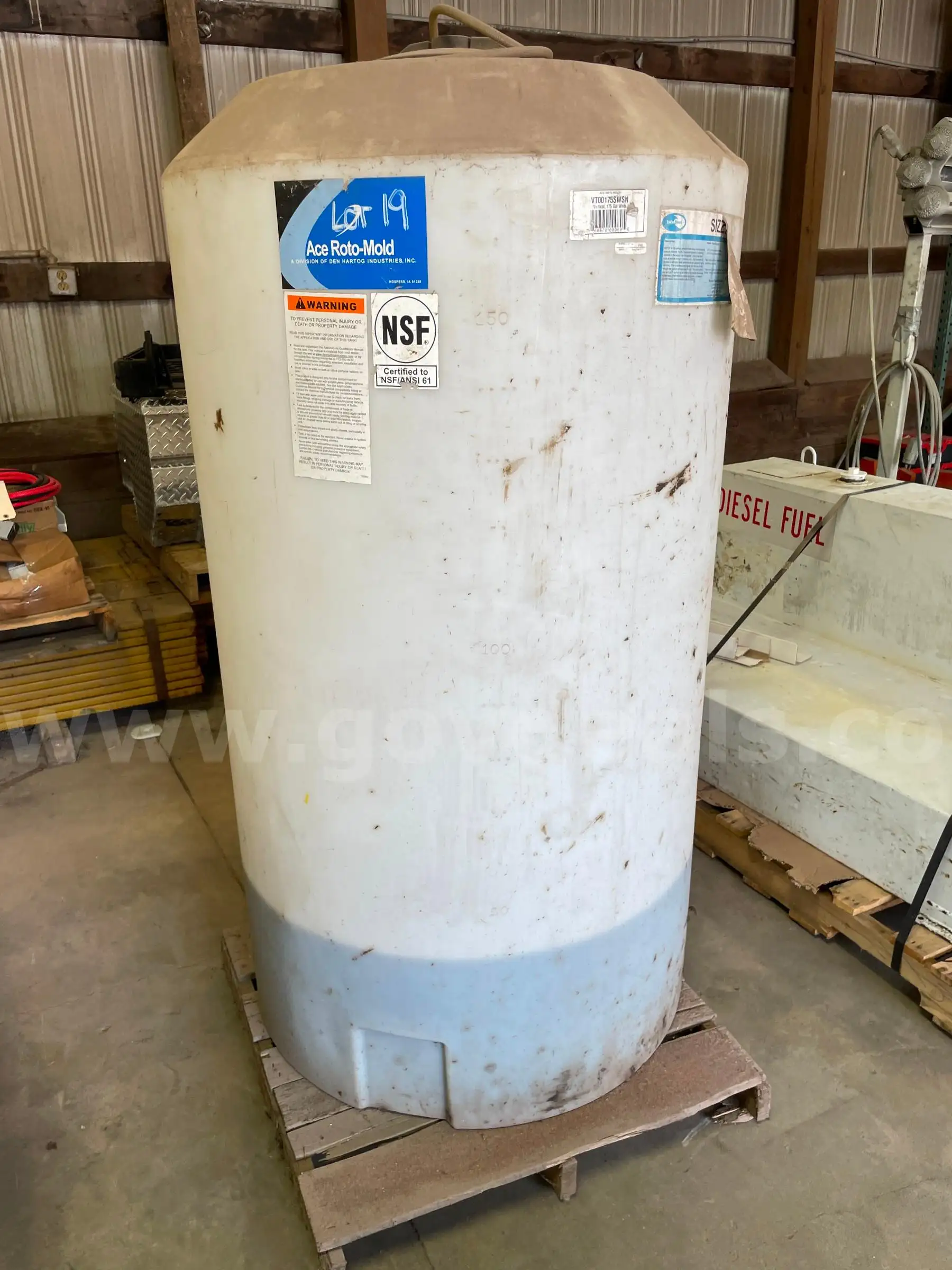 Rotomold Verticale Storage Tank 175G