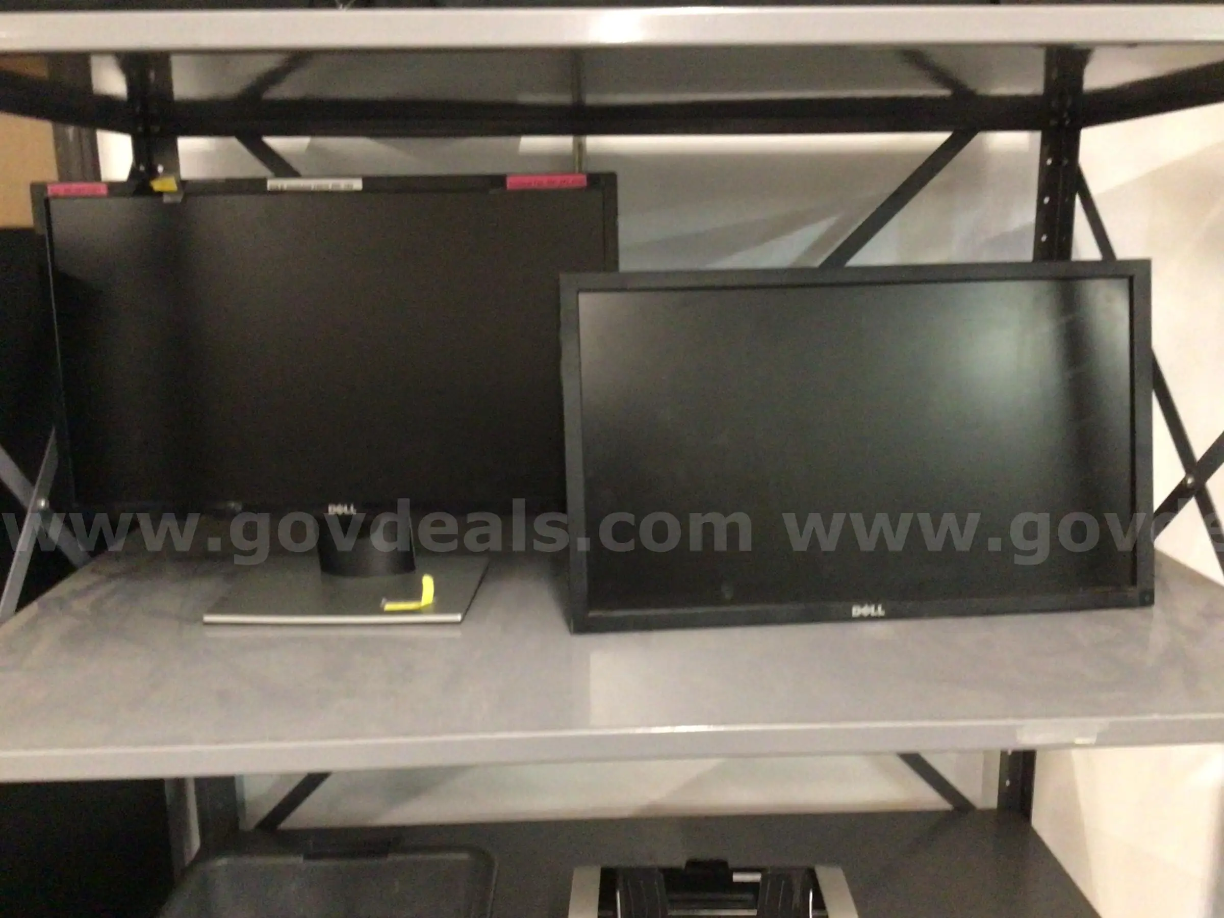 Monitors lot of 2 Dell - UNTESTED