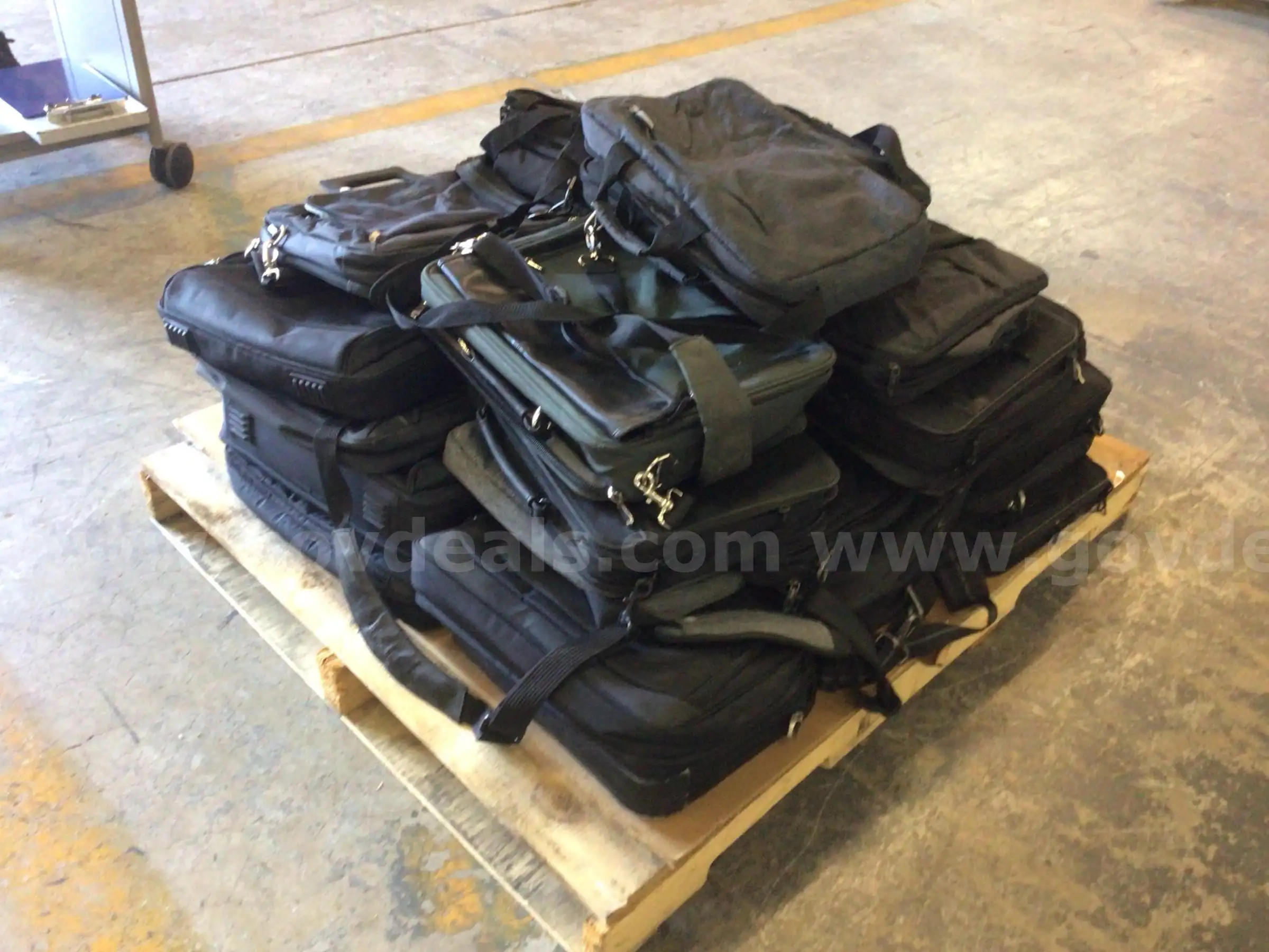 Bags laptop and miscellaneous approximately 30