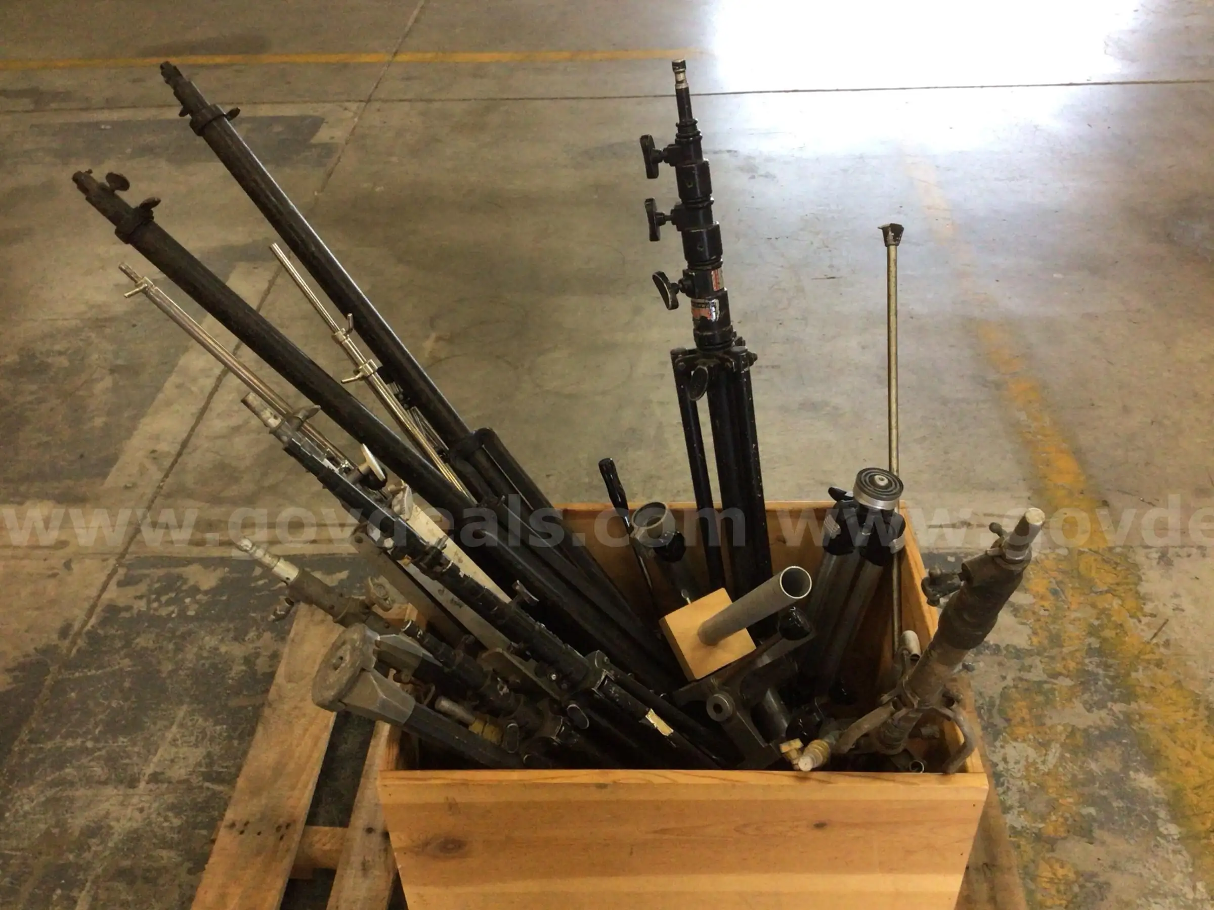 Tripods approximately 16 - UNTESTED