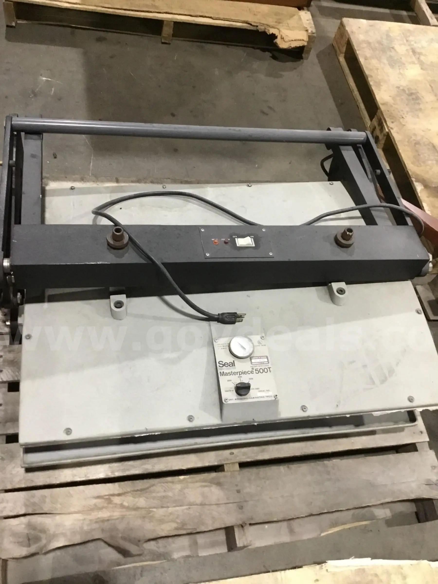 38 x 22 Seal Masterpiece 500T mounting press (IT TURNS ON) DH