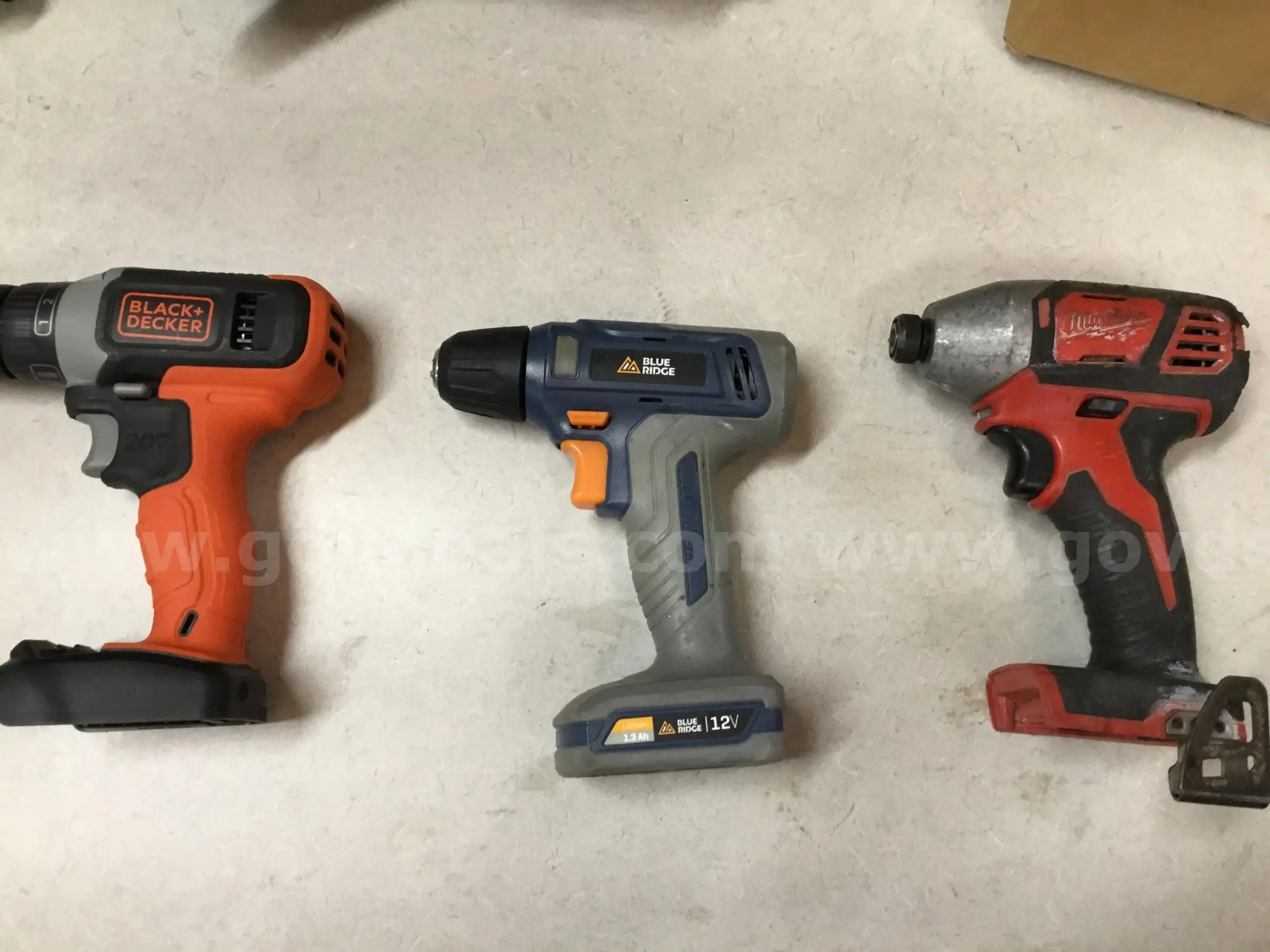 1 Lot of Assorted Cordless Power Drills