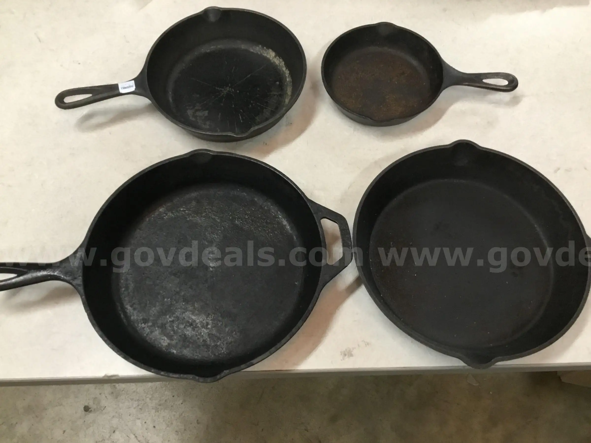 1 Lot of Cast Iron Skillets