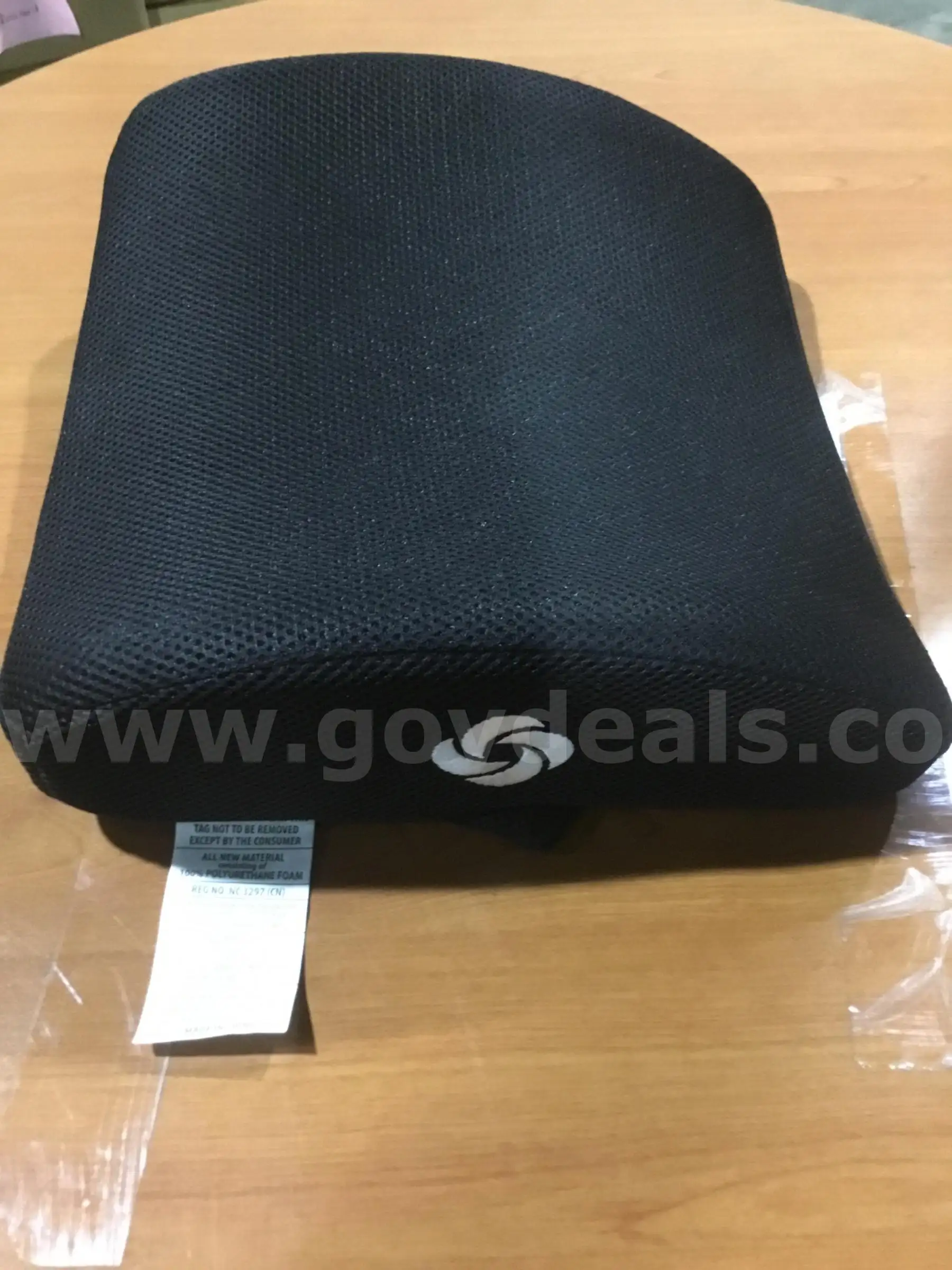 13 1 2 x 13 1 2 black Samsonite head rester “DH”