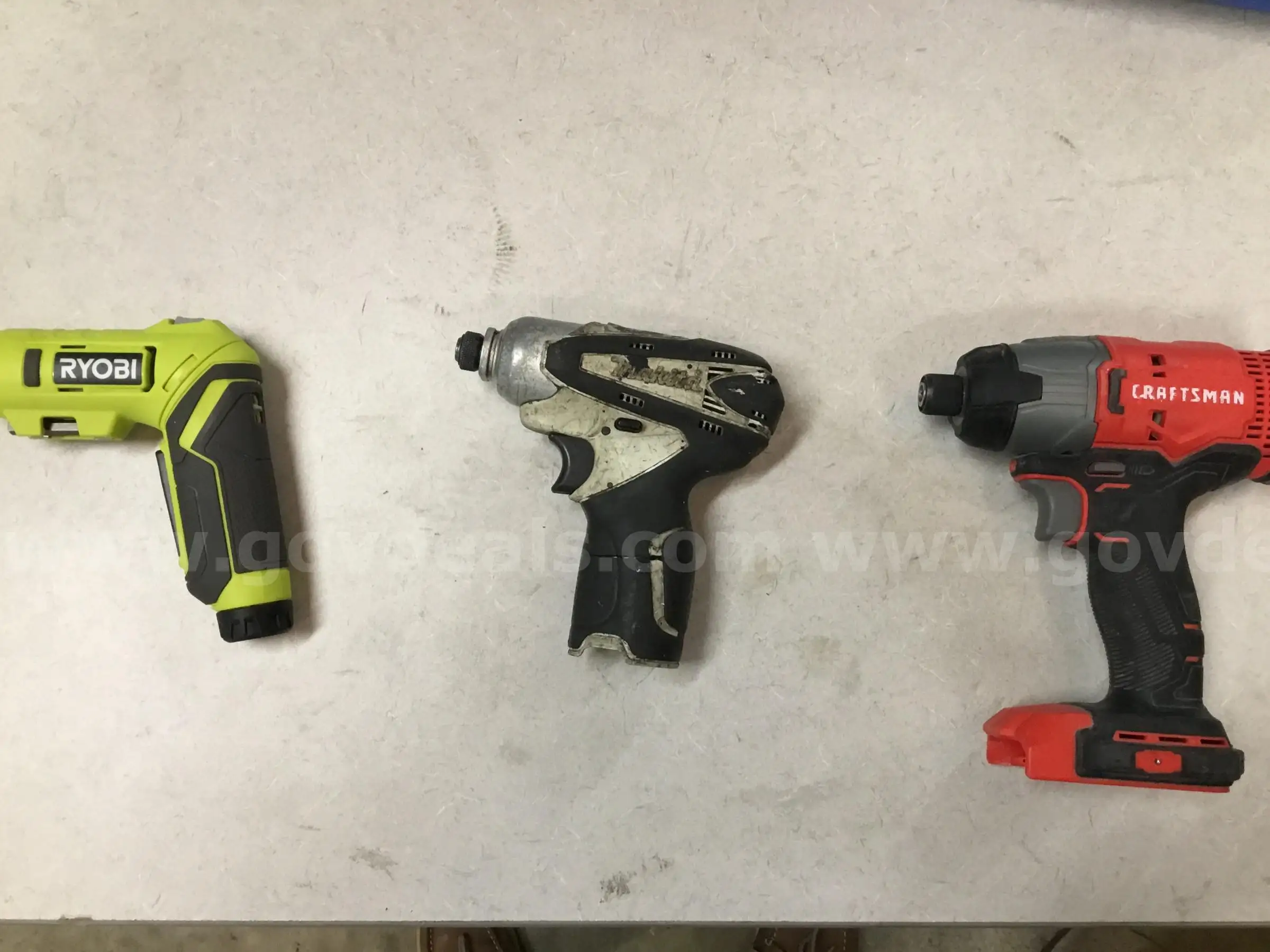 1 Lot of Assorted Cordless Power Drills