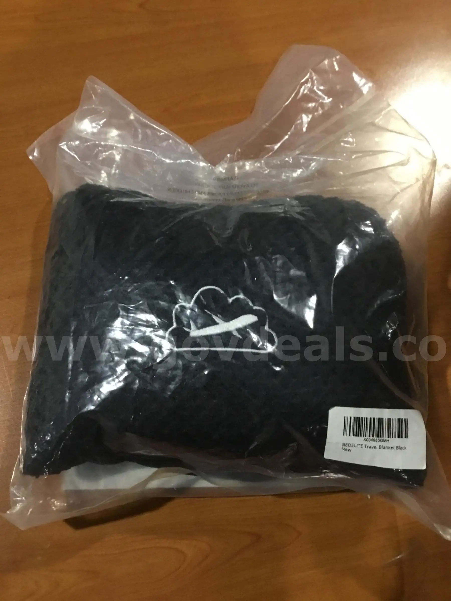 Black travel blanket “DH”