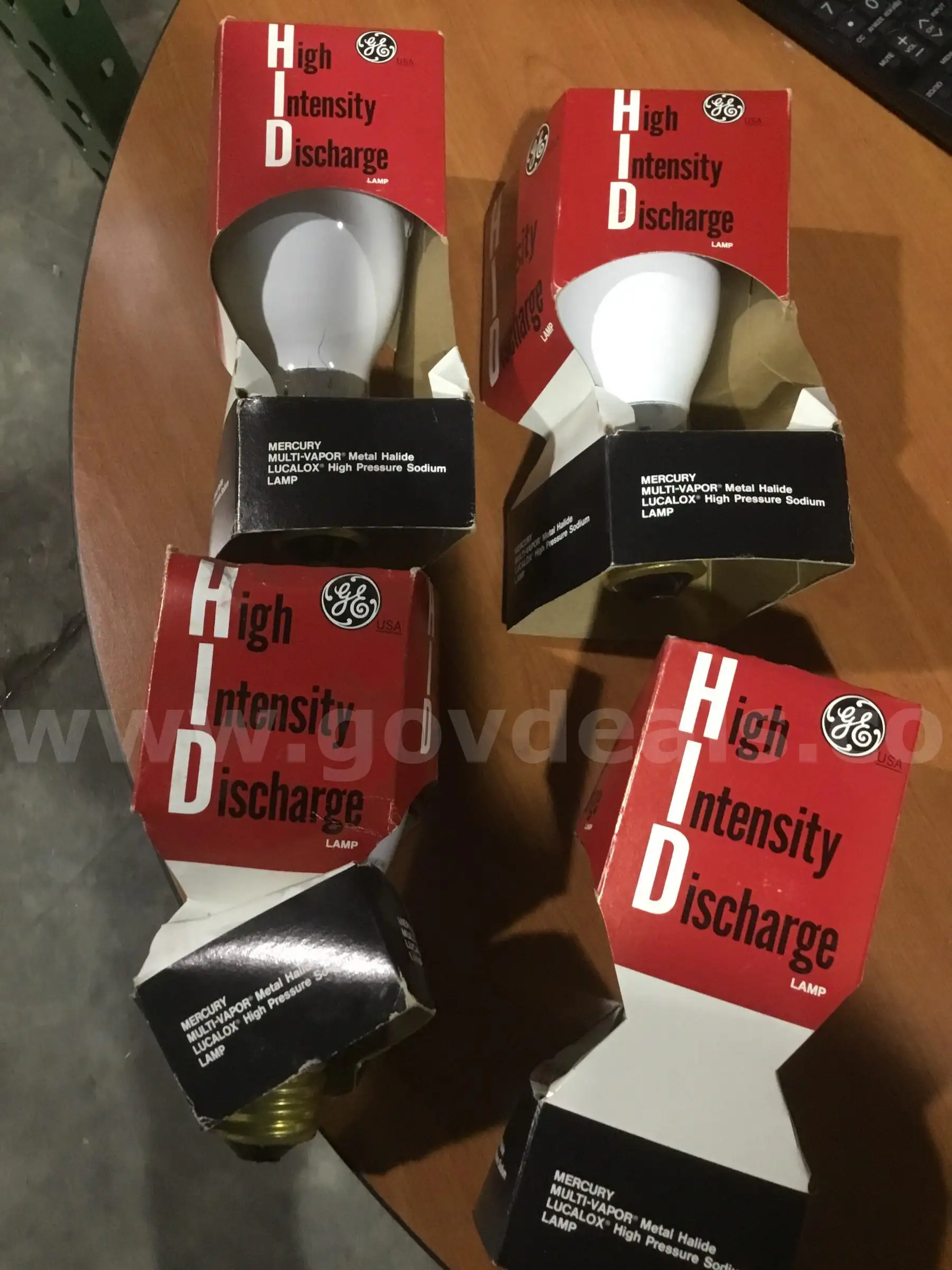 4 R100 light bulbs DH